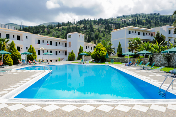 Lefkada, Hotel Santa Marina, piscina exterioara.jpg