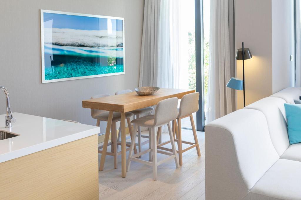 King Premium One Bedroom Suite with Pool