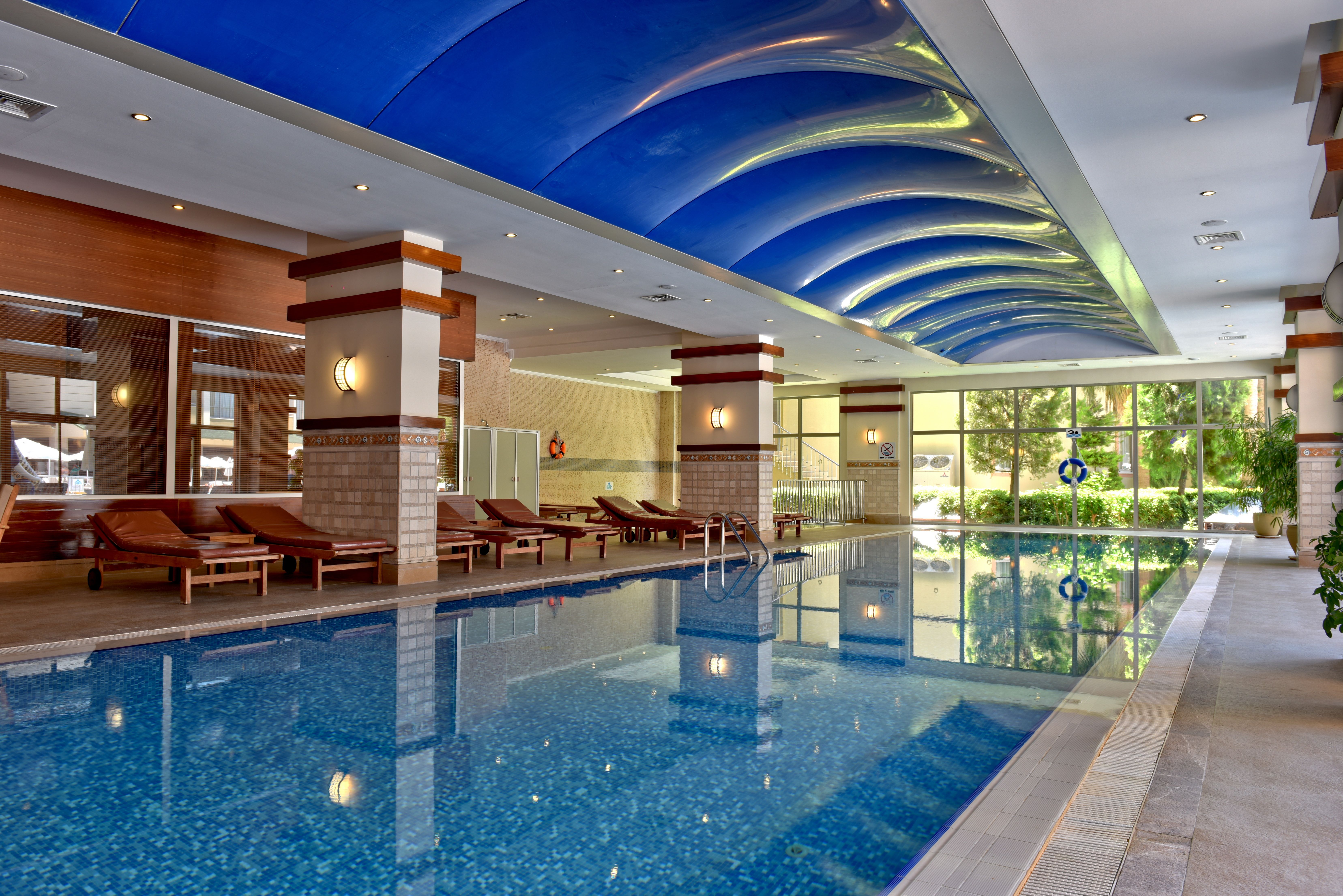 Piscină interioară