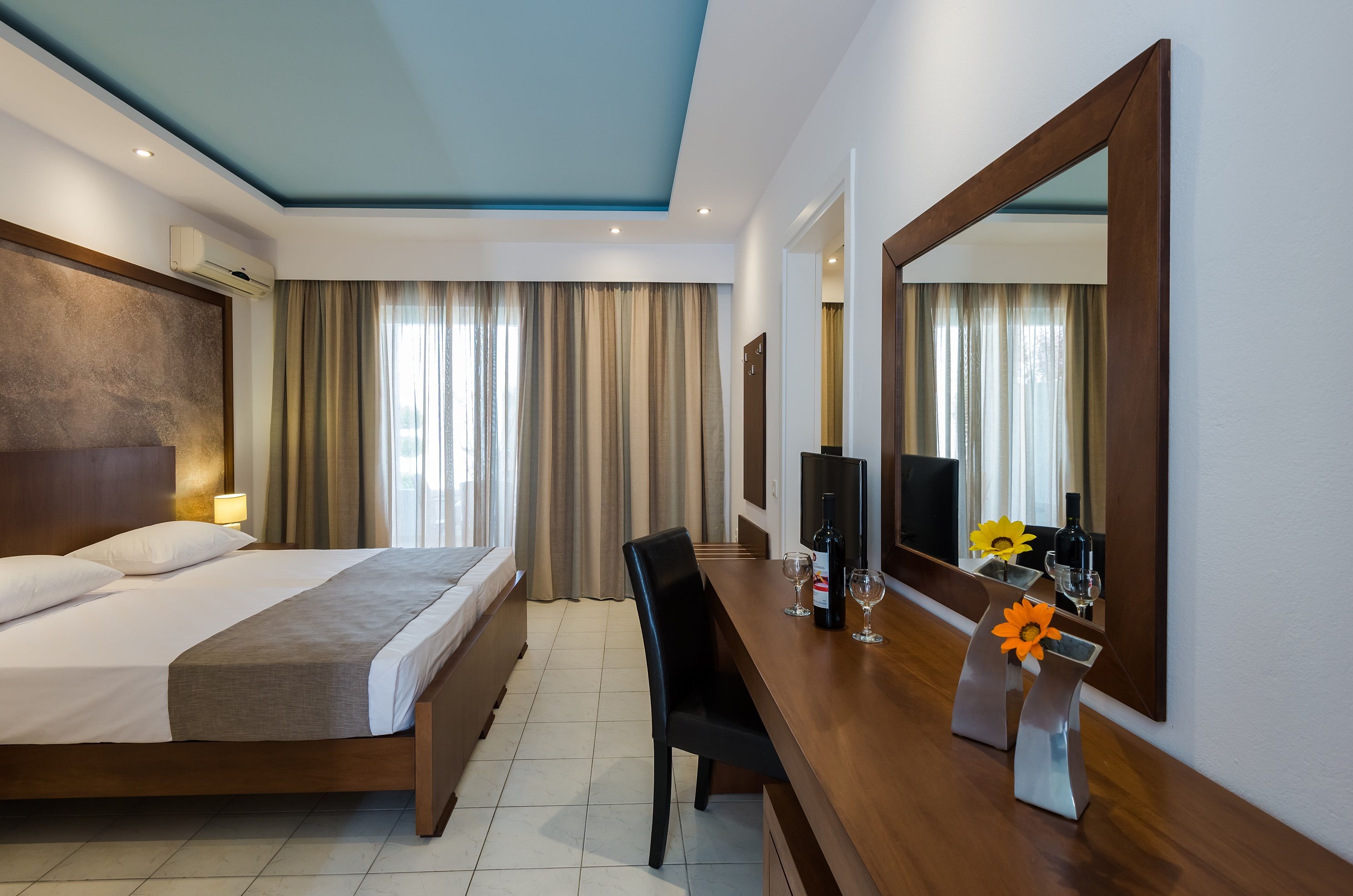 FAMILY GARDEN VIEW WITH 2 BEDROOMS AND BALCONY OR TERRACE