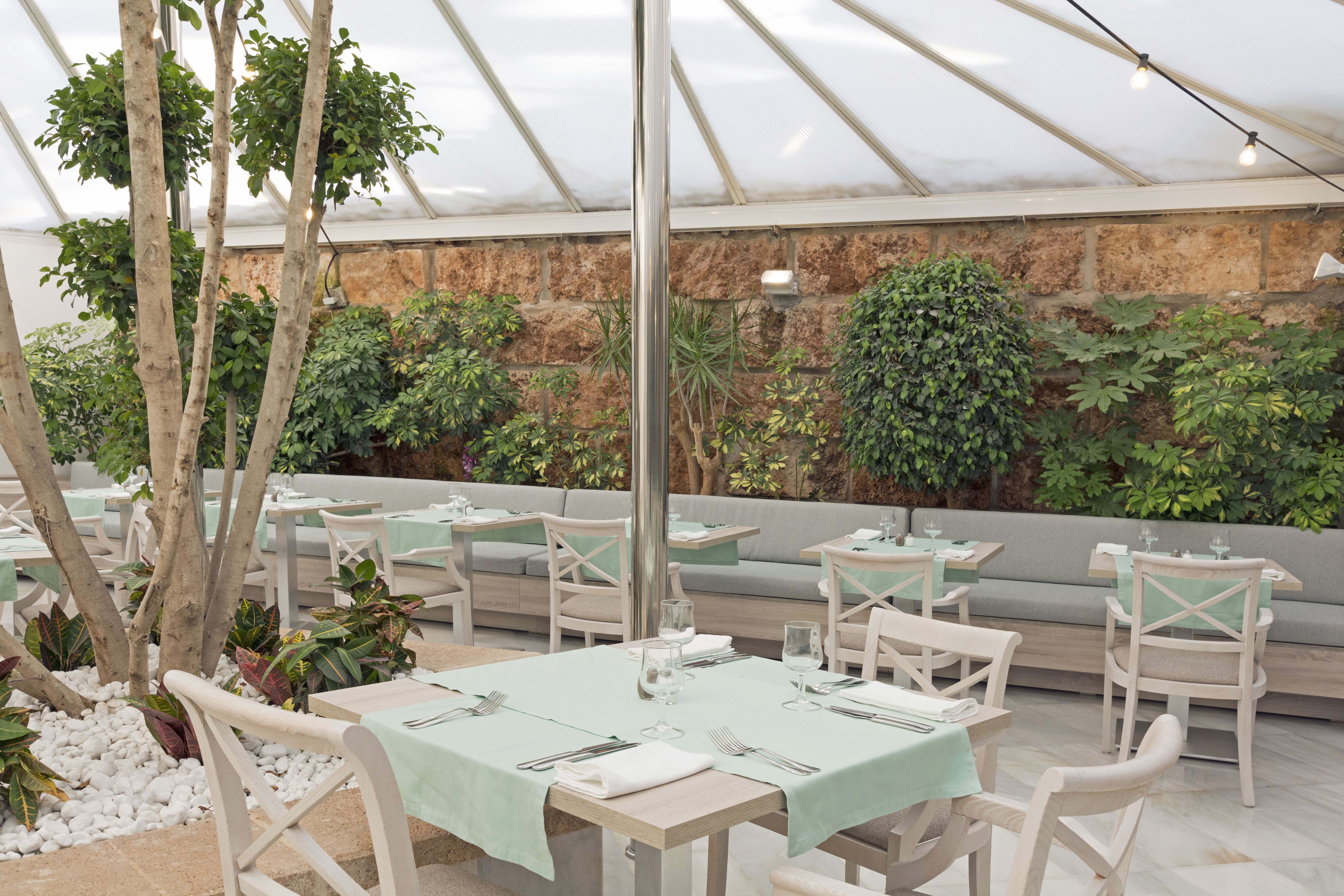 MAIN RESTAURANT