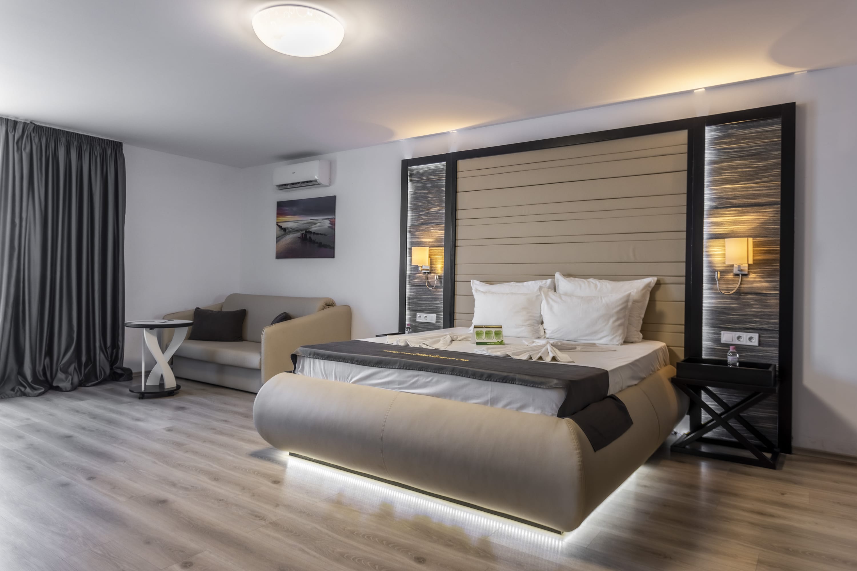 PREMIUM ROOM