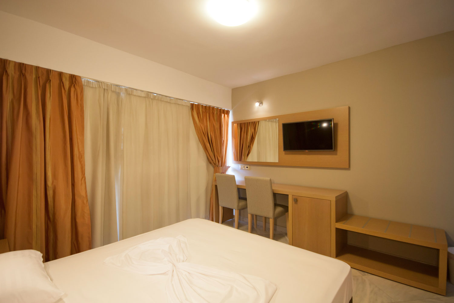 DOUBLE ROOM