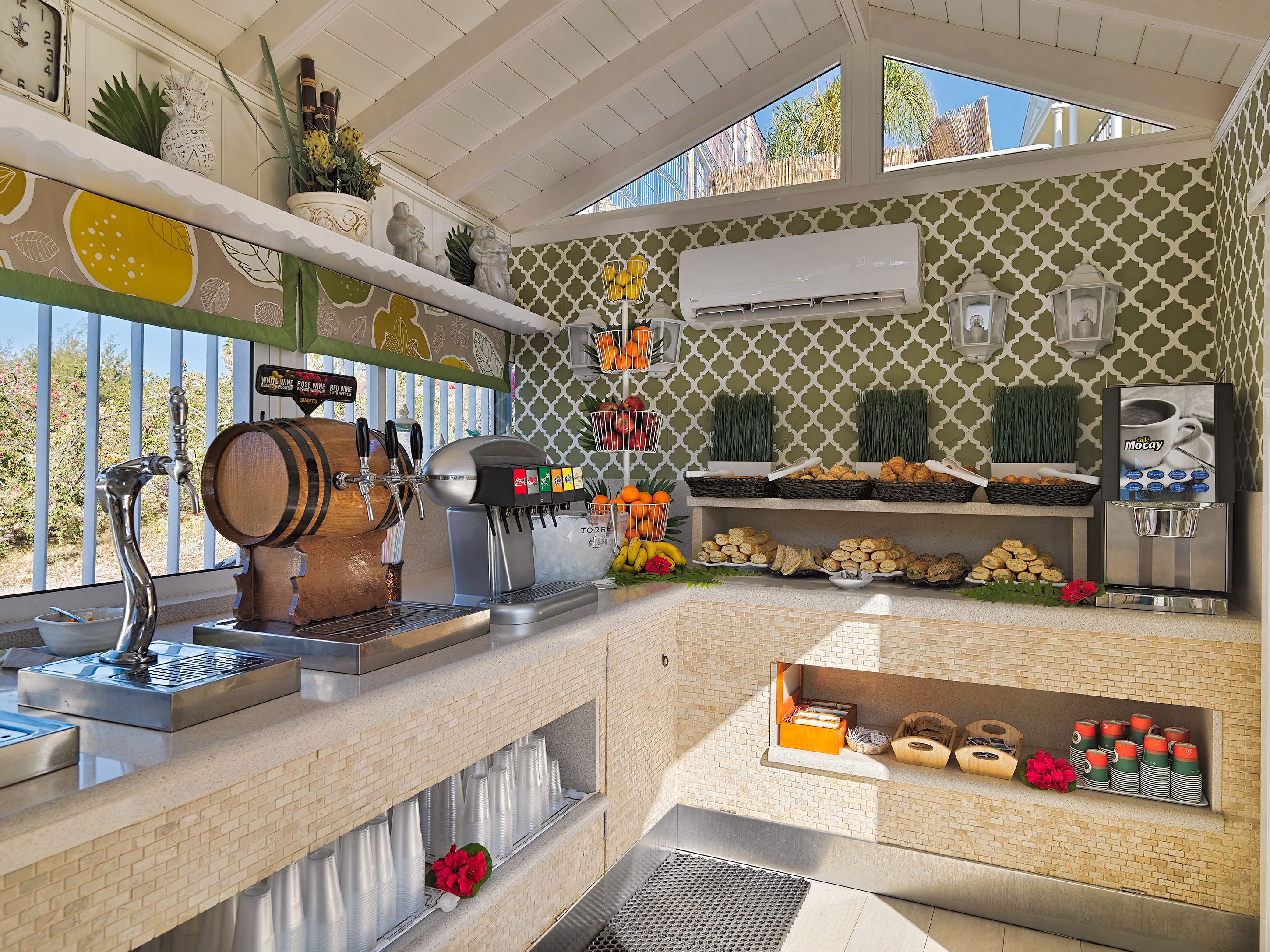 Pool Bar