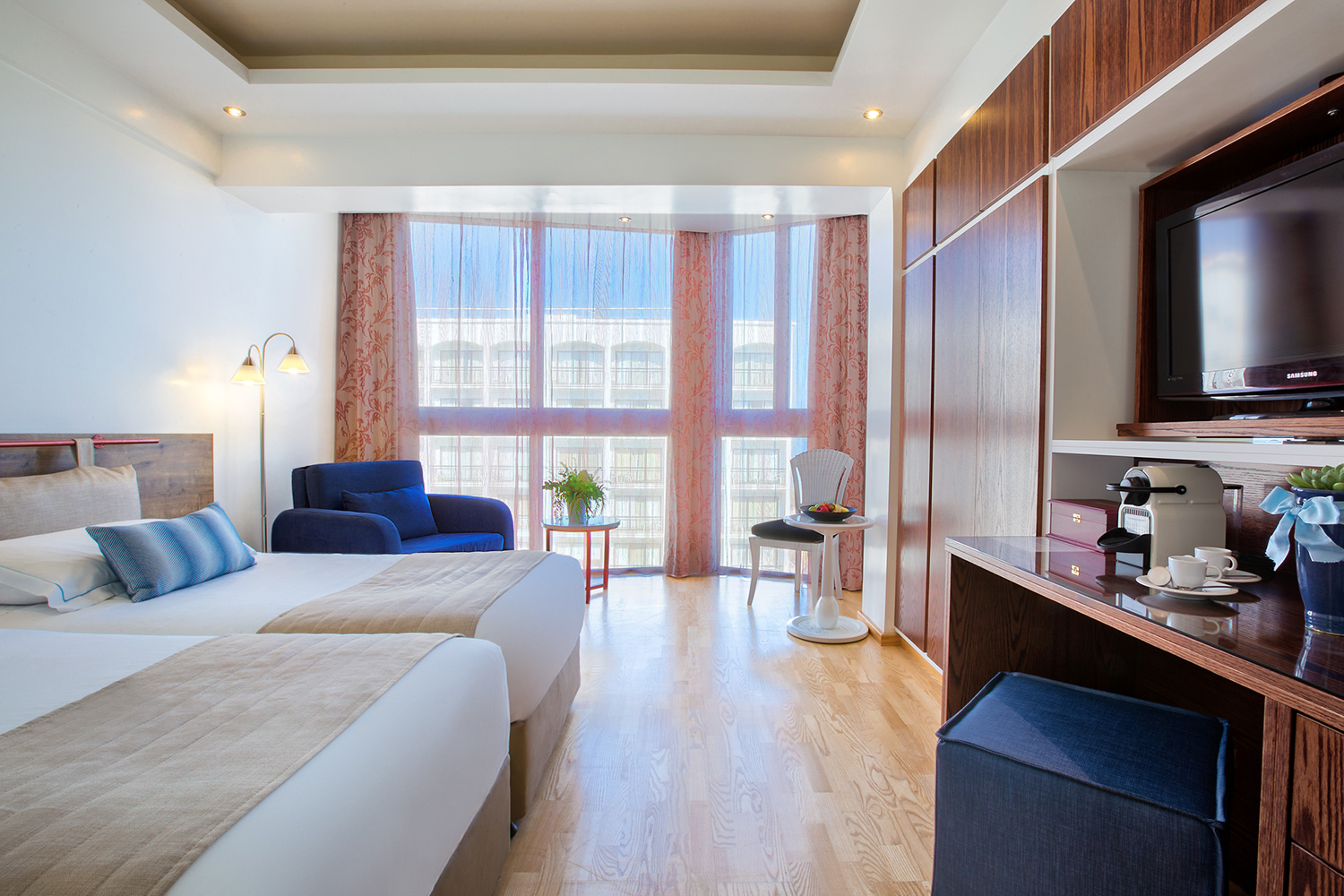 Family Junior Suite (LateralSeaView, Terrace)