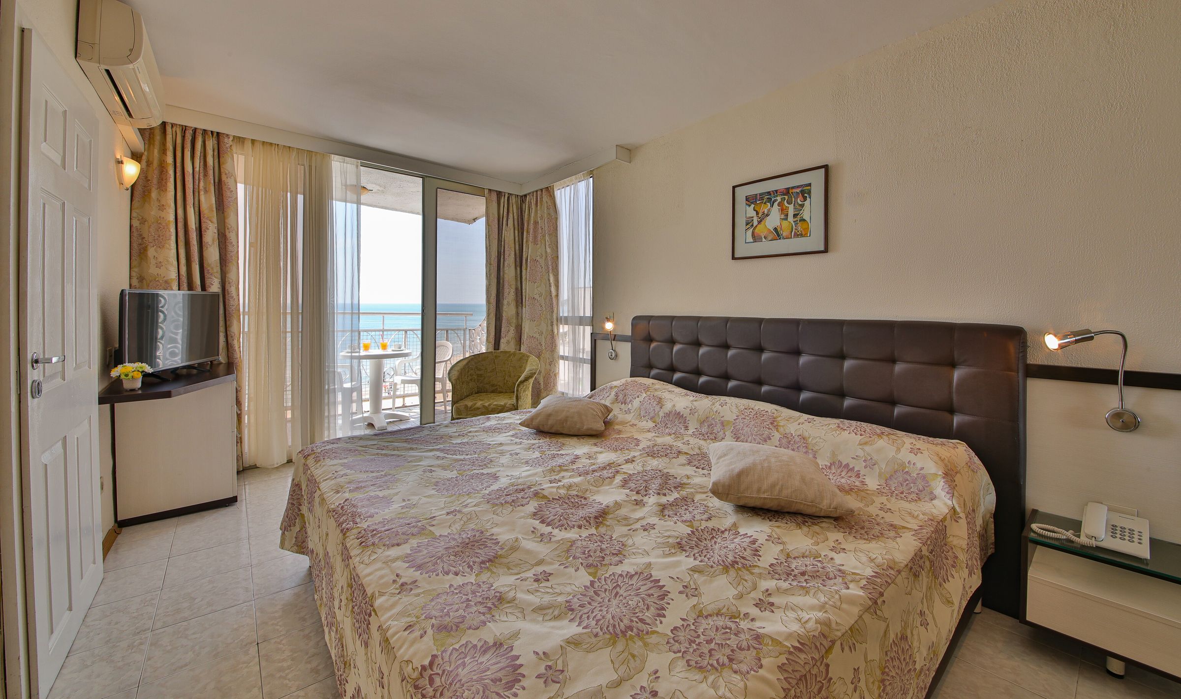 	STANDARD ROOM (SEAVIEW, BALCONY OR TERRACE)