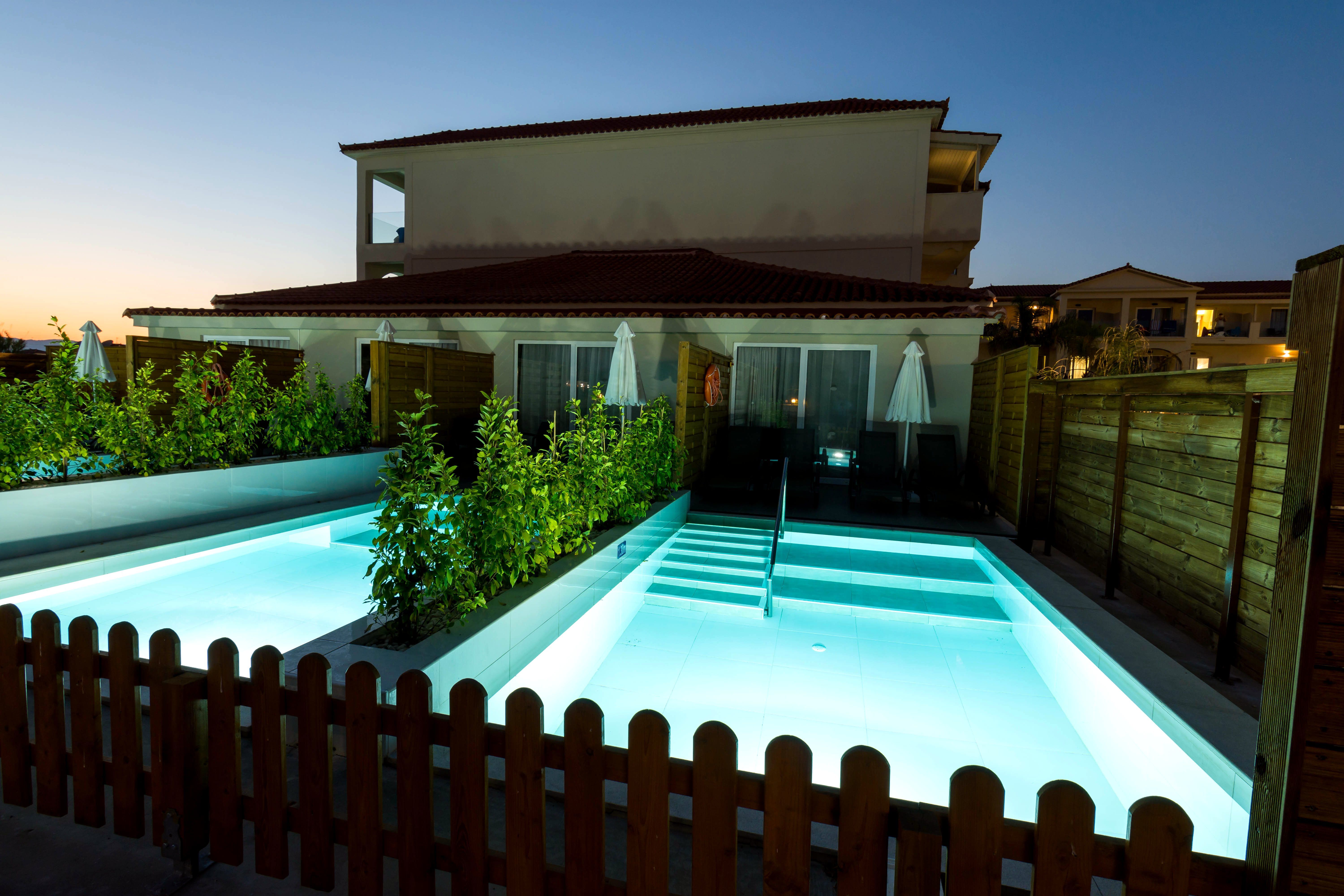 ROOM FAMILY OPEN PLAN PRIVATE POOL