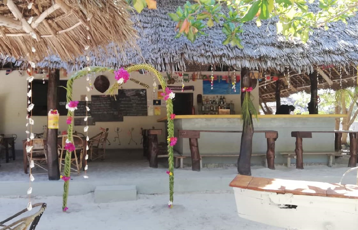 SUMMER DREAMS LODGE BAR
