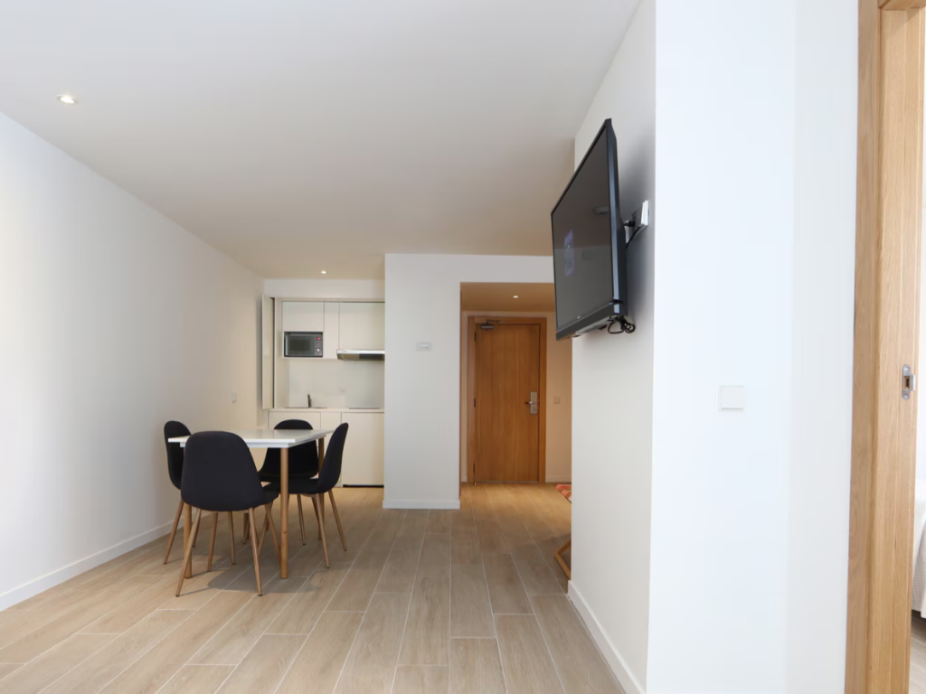 FAMILY ROOM B