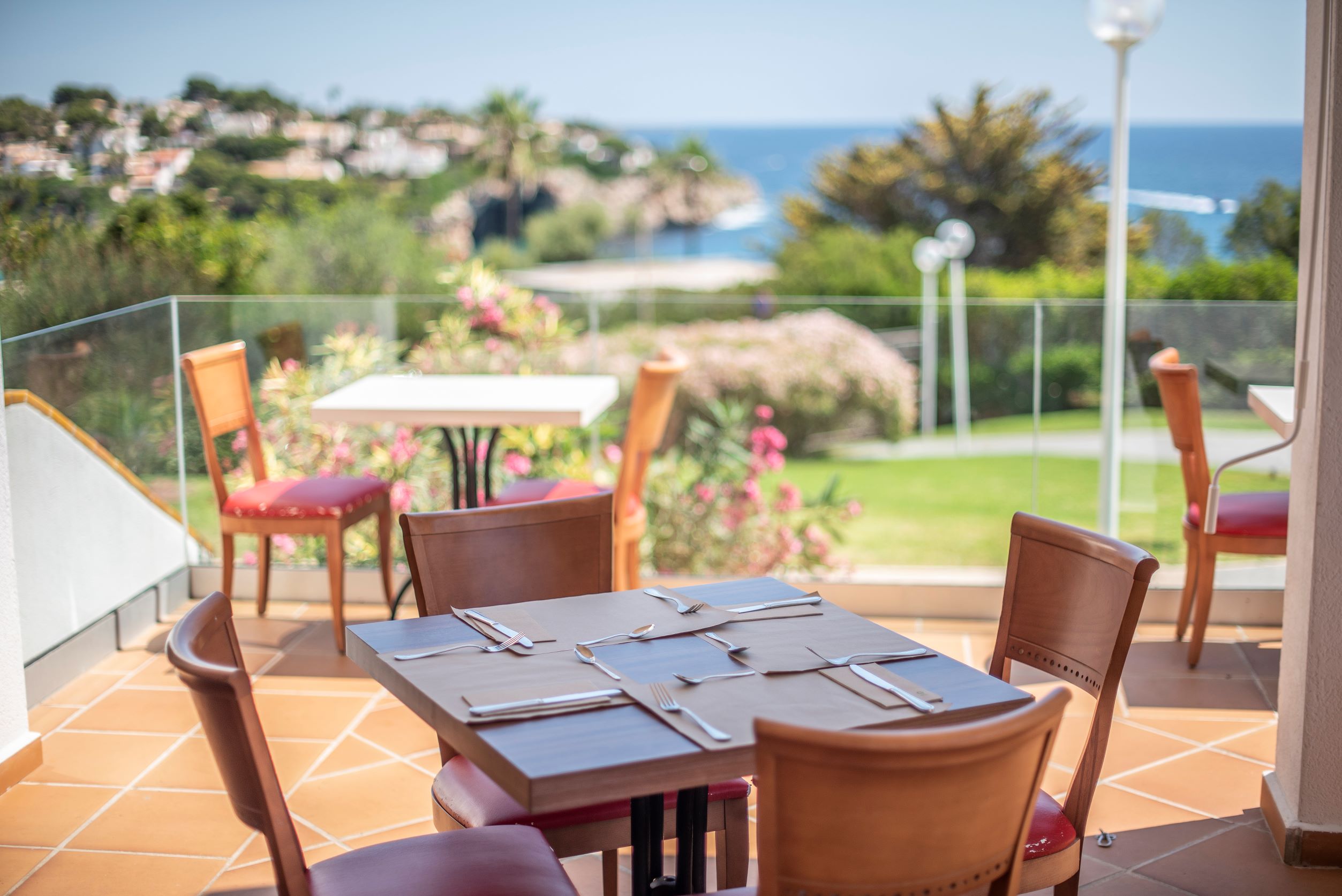 MAIN RESTAURANT