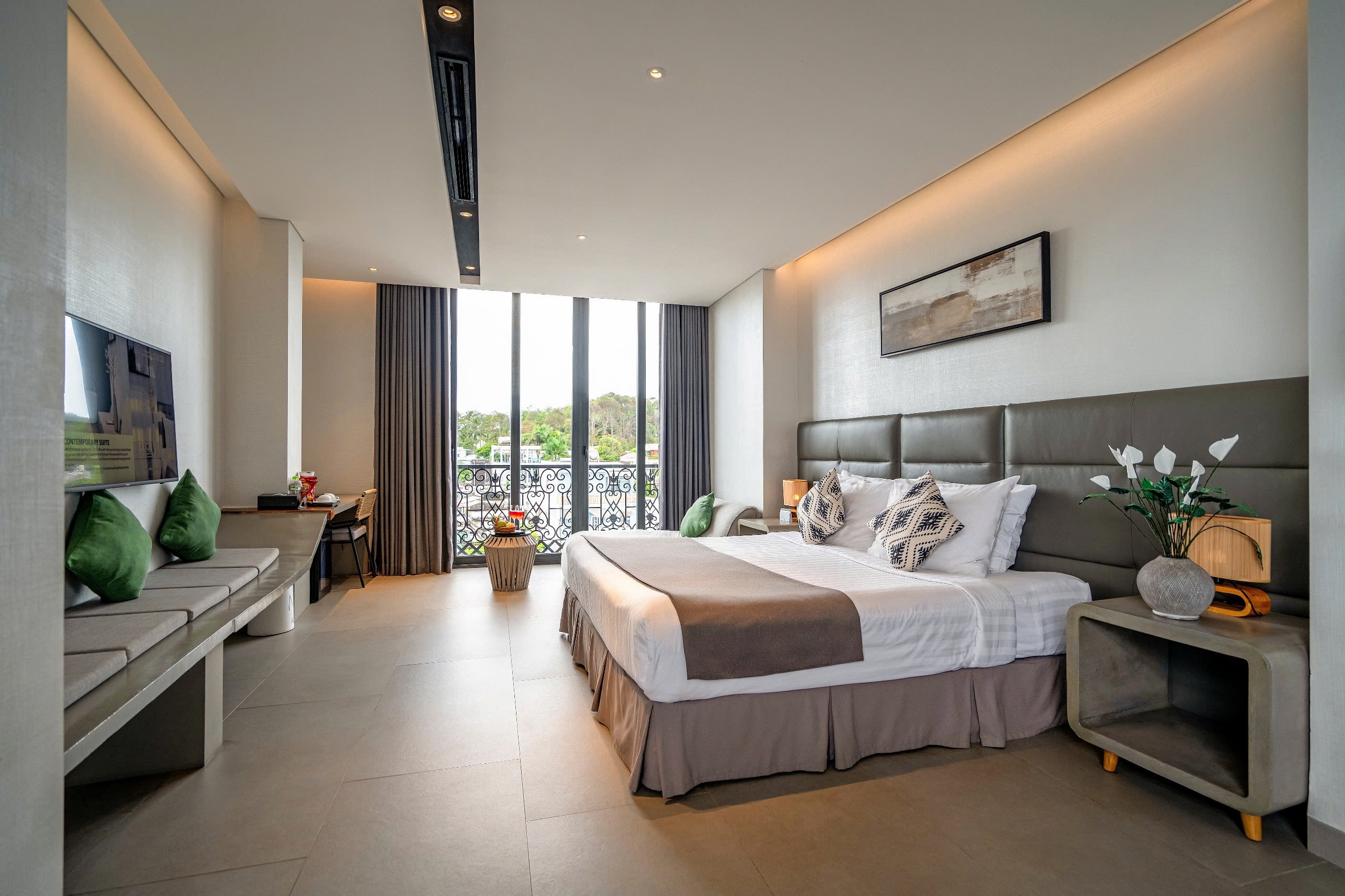 DELUXE DOUBLE SUITE WITH BALCONY (CHILD WITHOUT EXTRA BED)