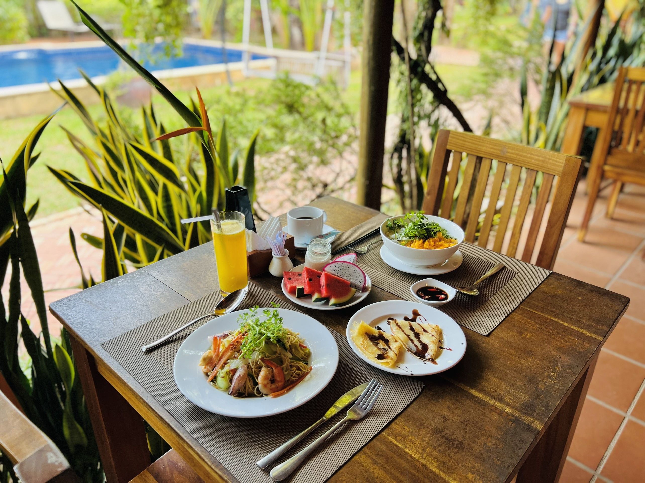 MAIN RESTAURANT