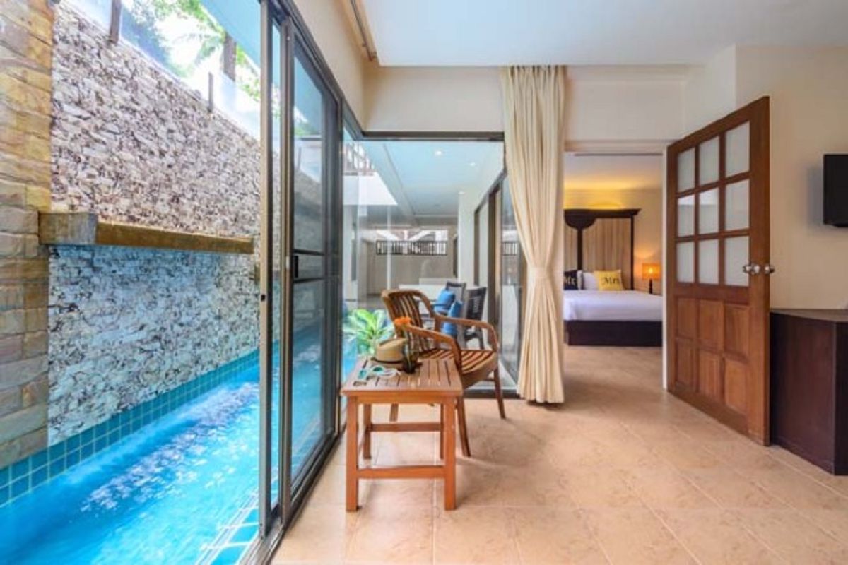 JUNIOR SUITE POOL ACCESS ROOM