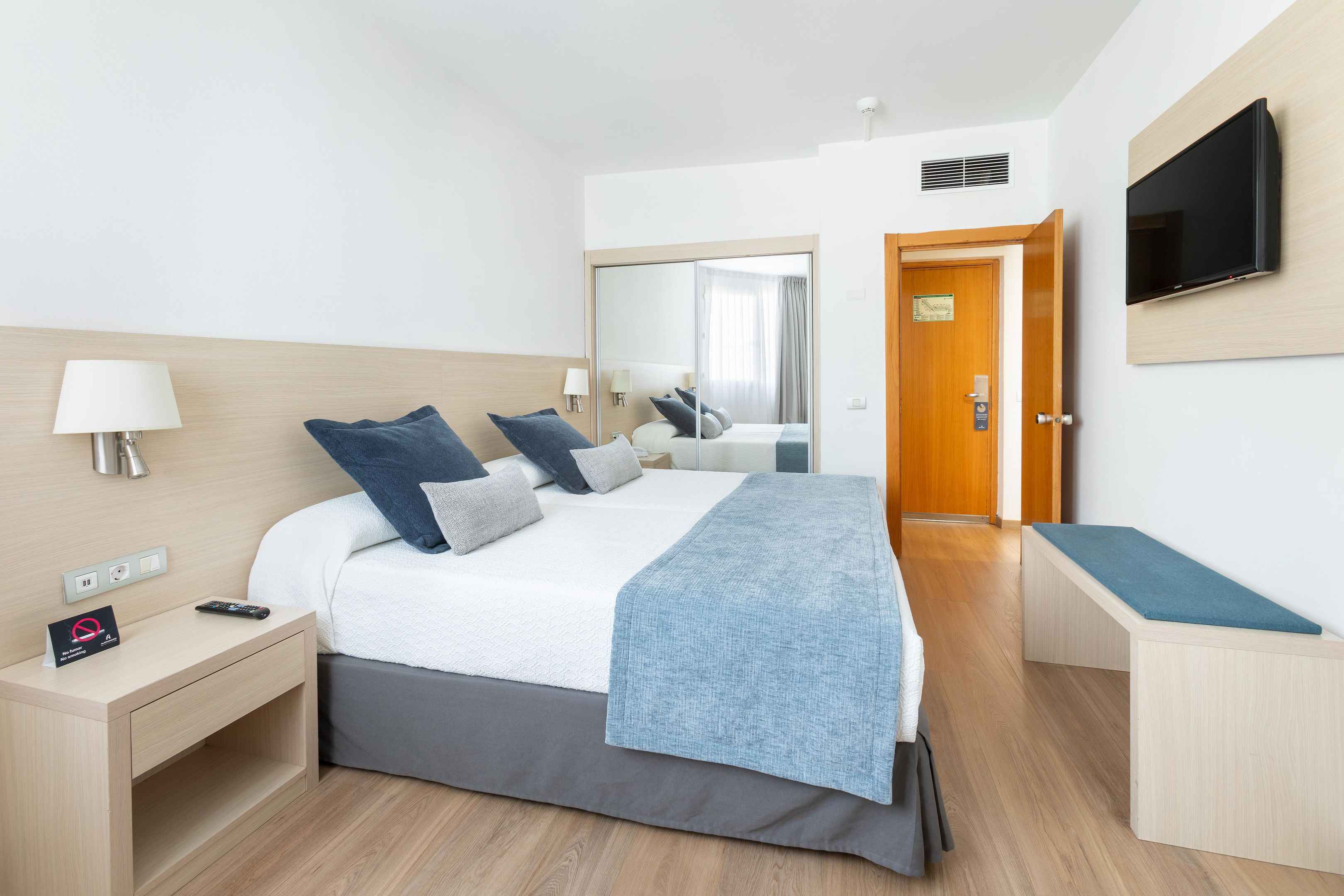 JUNIOR SUITE SEA VIEW BALCONY OR TERRACE