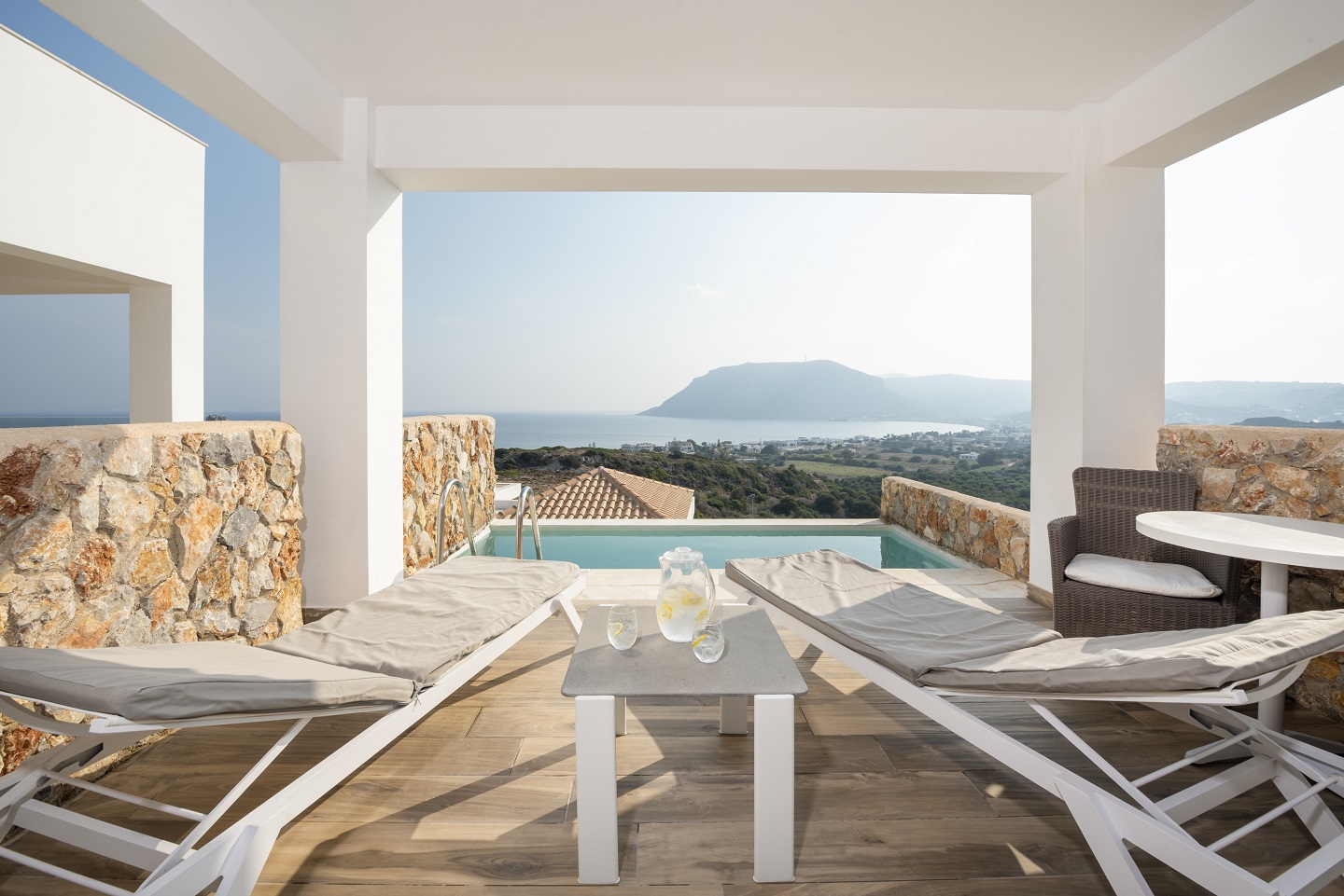 Pool Experience Junior suite sea view