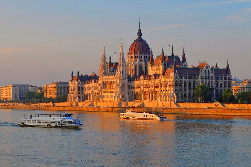 Parlamentul-Budapesta.jpg