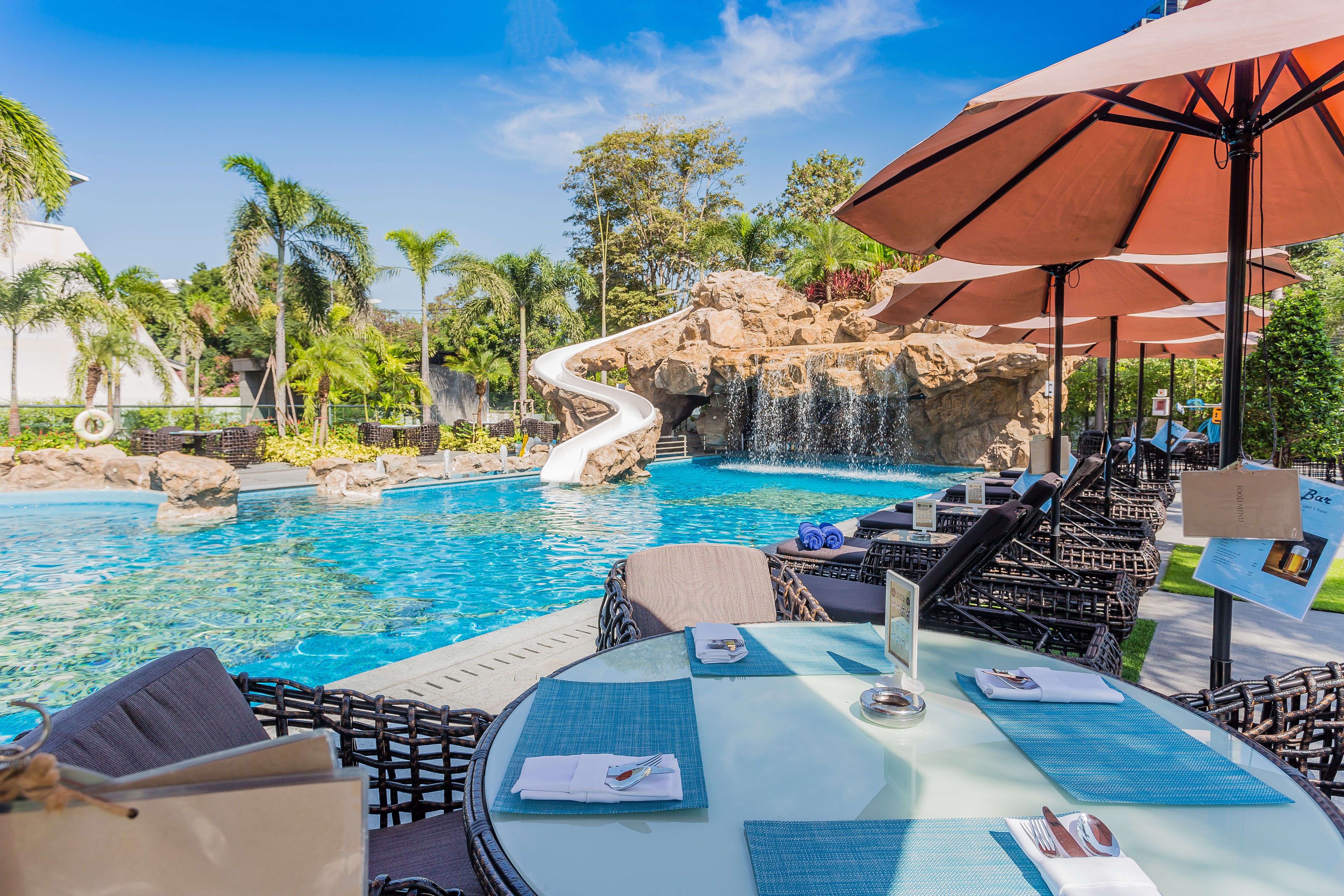 Pool Bar