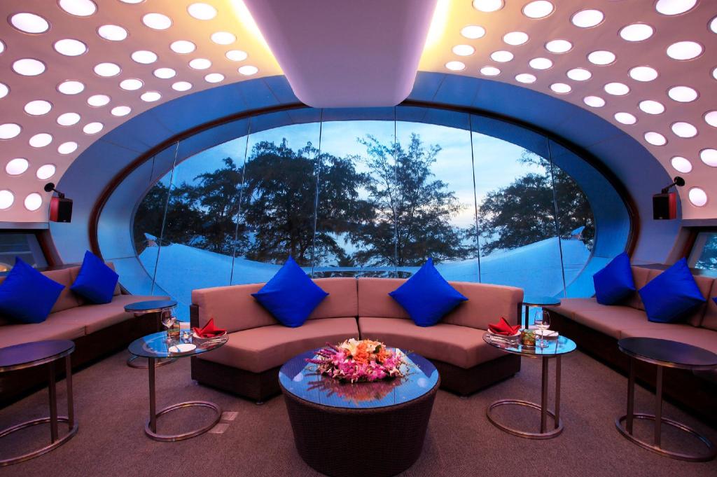 Main Pool Bar