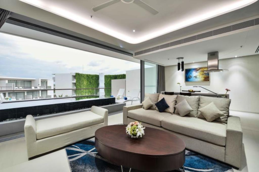 Sky Pool Suite