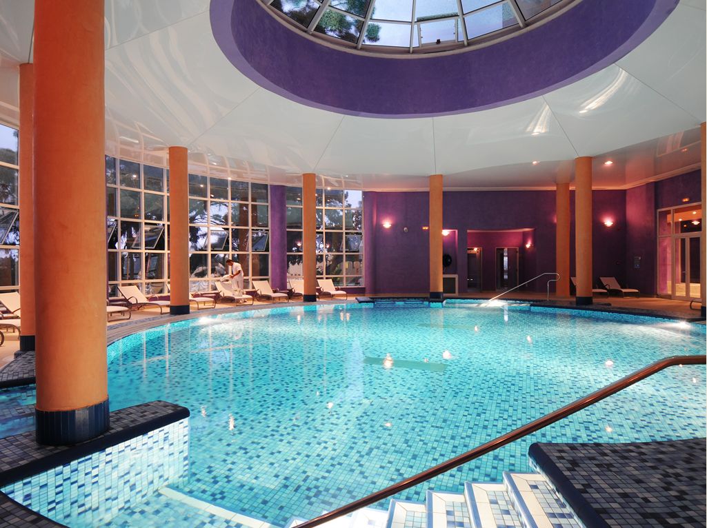 Piscină interioară