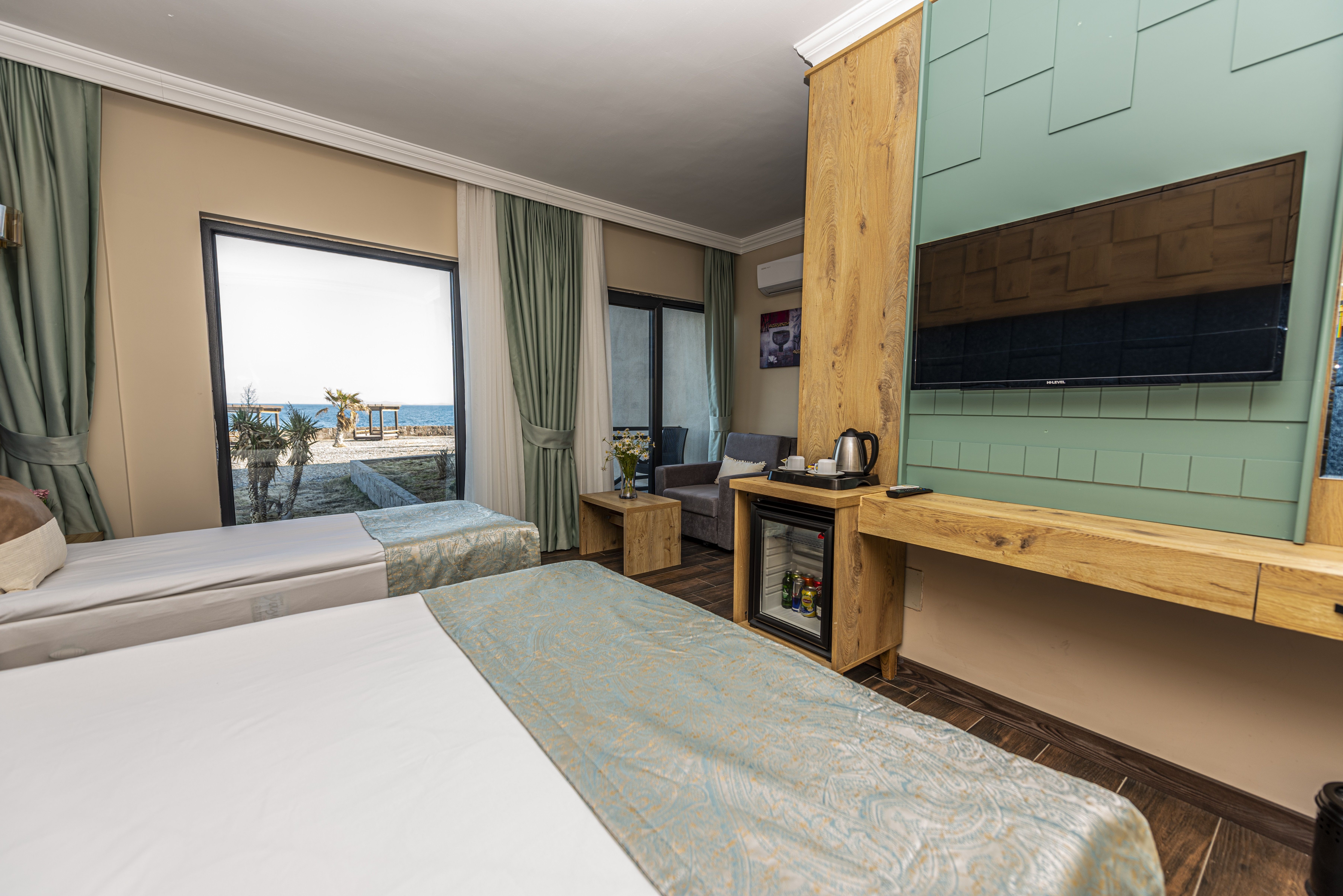 DELUXE ROOM