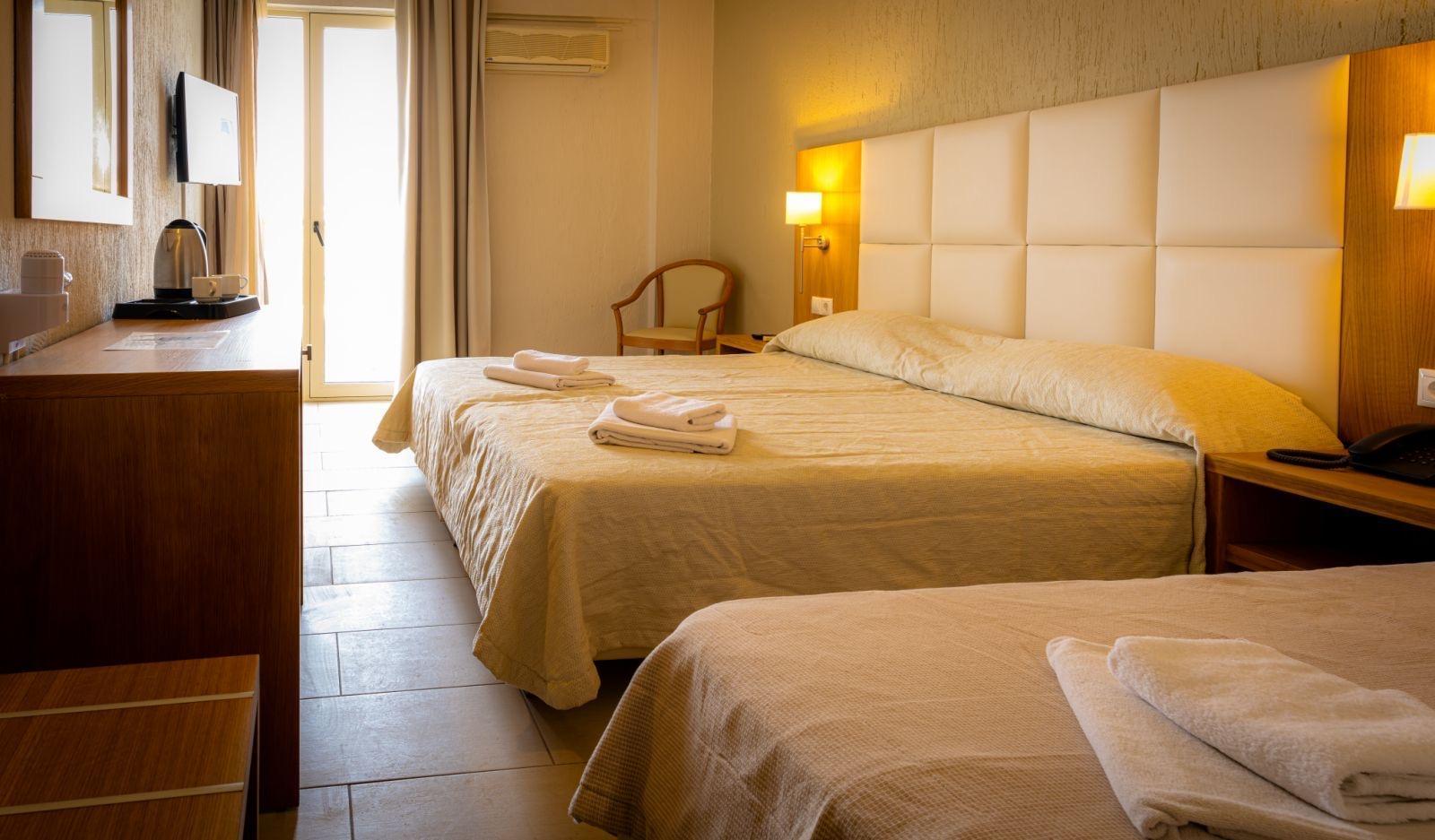 DOUBLE ROOM