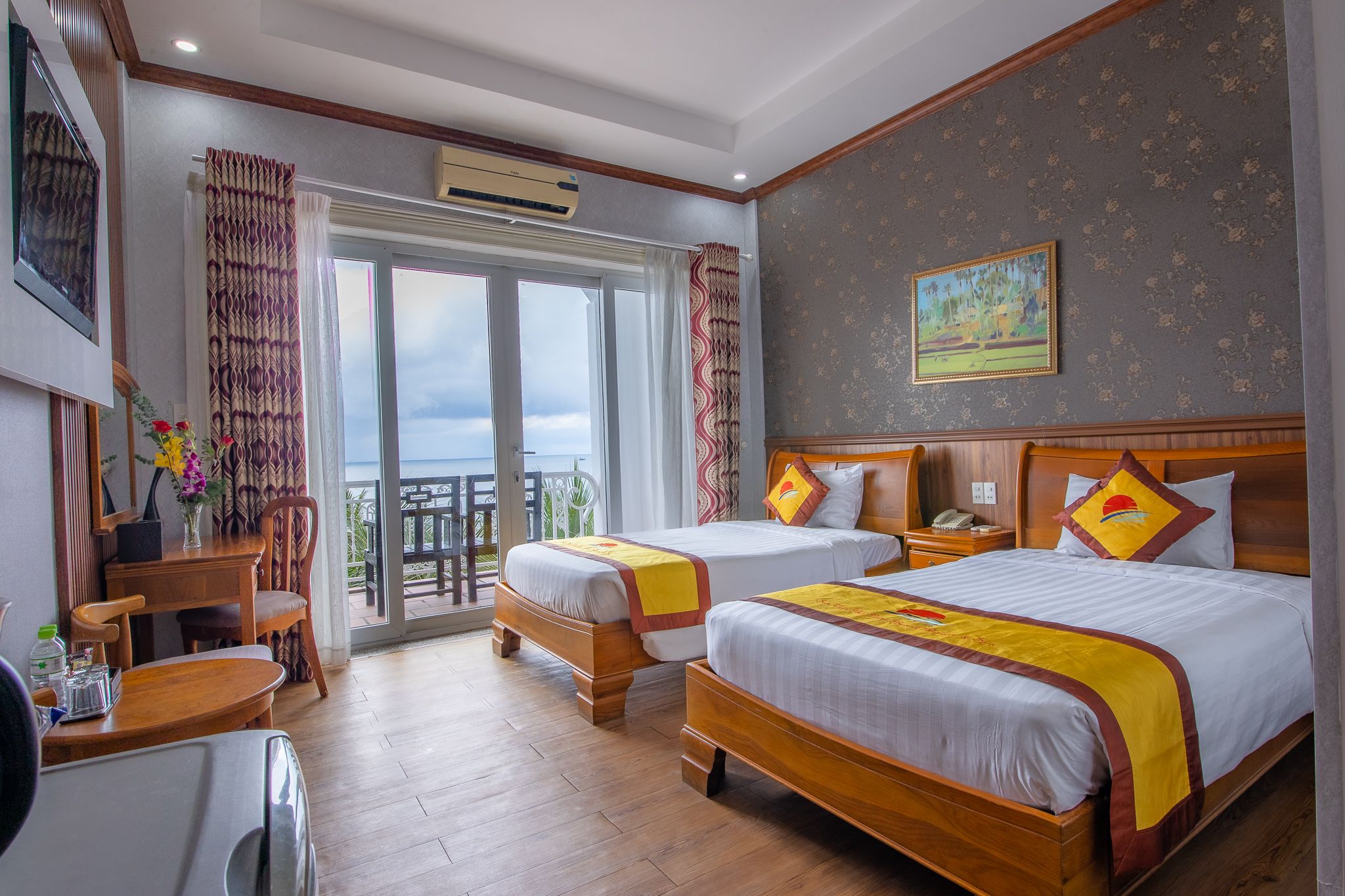 DELUXE SEA VIEW WITH BALCONY