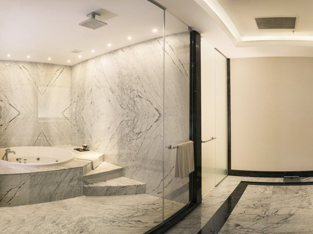 PRESIDENTAL SUITE (CLUB LOUNCH)