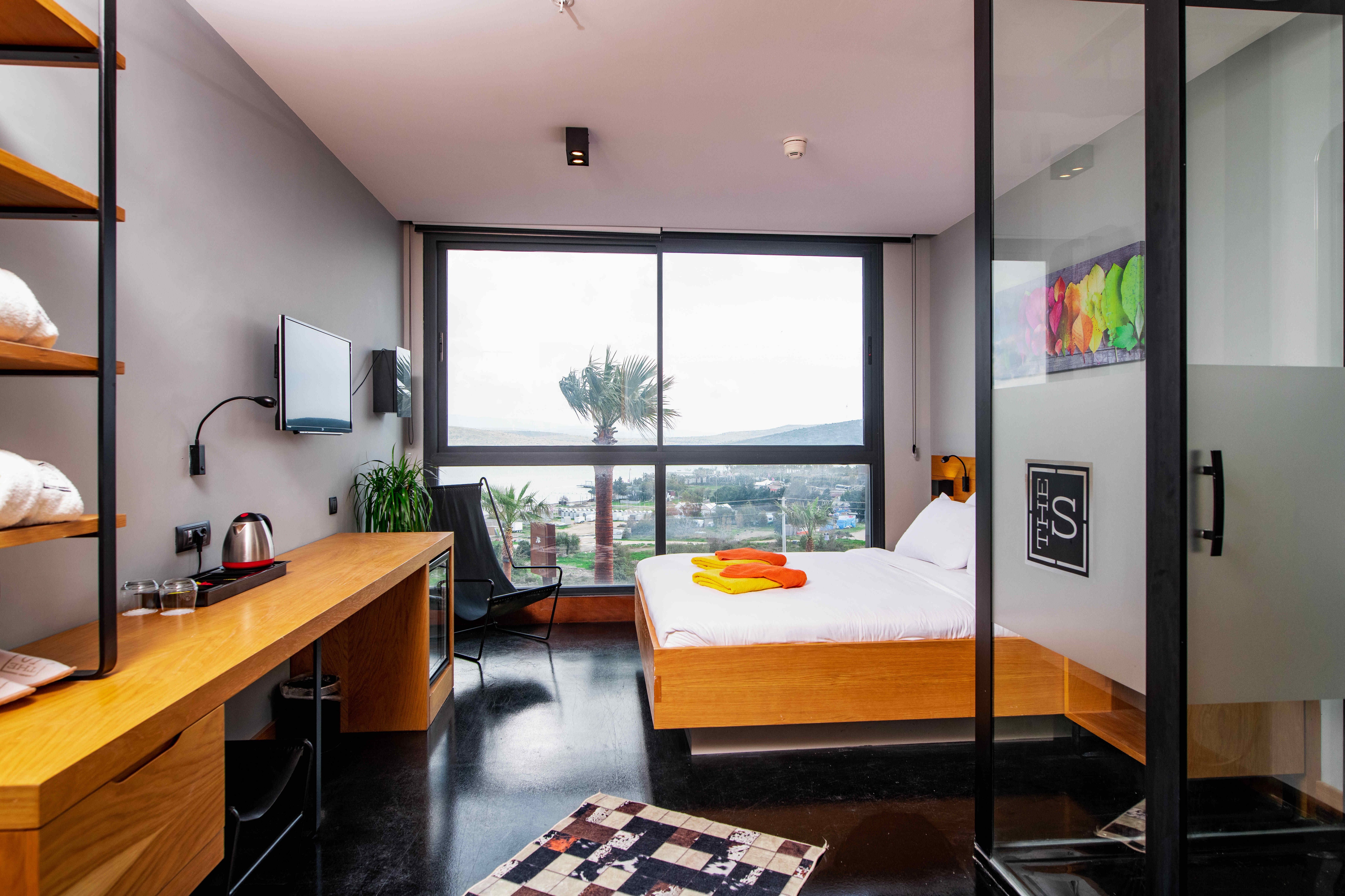 Deluxe Deniz veya Teras Manzaralı Oda