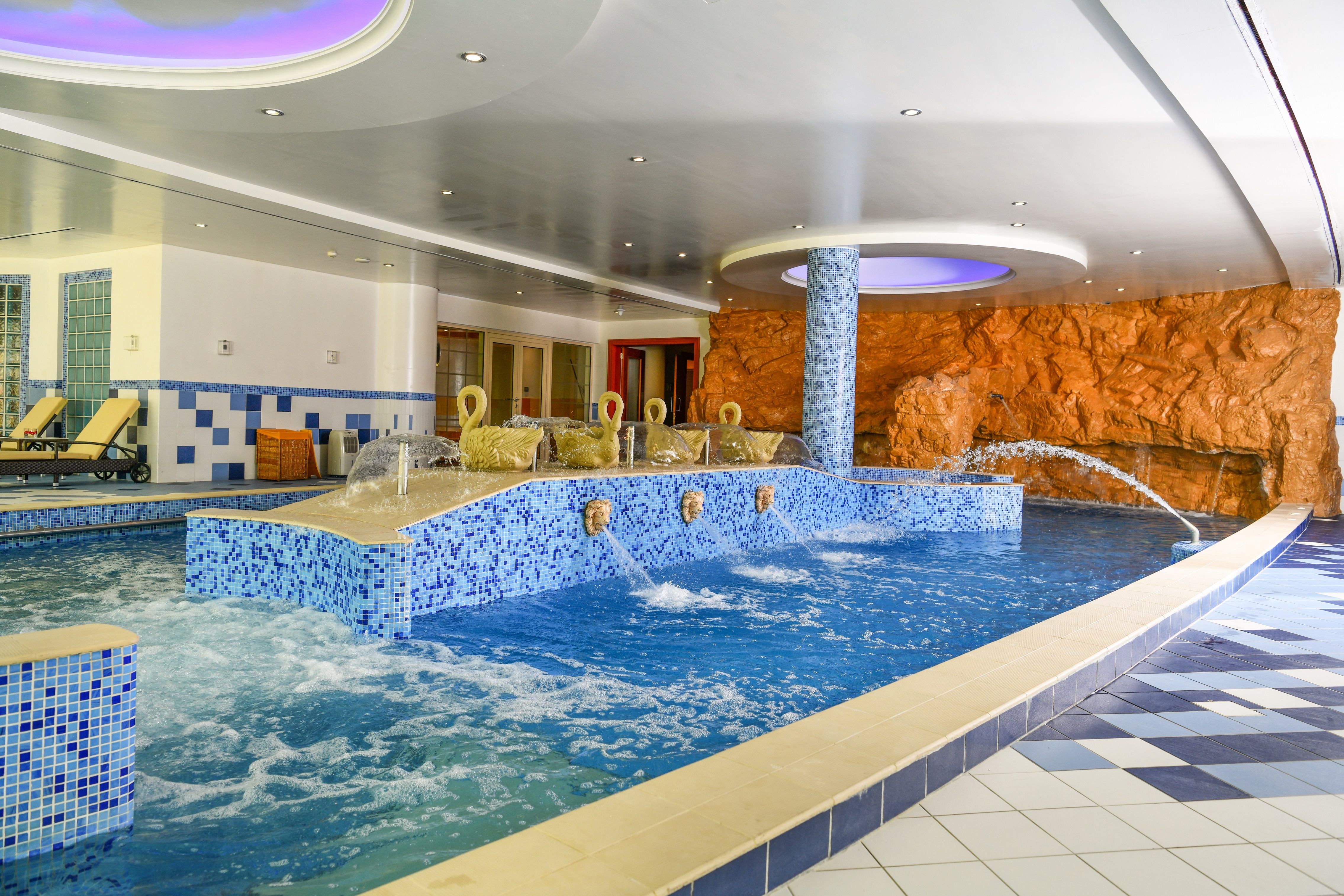 Piscină interioară