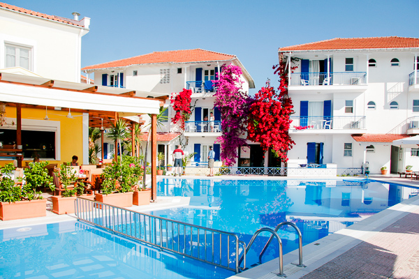Hotel G George, Lefkada, exterior, piscina, hotel.jpg
