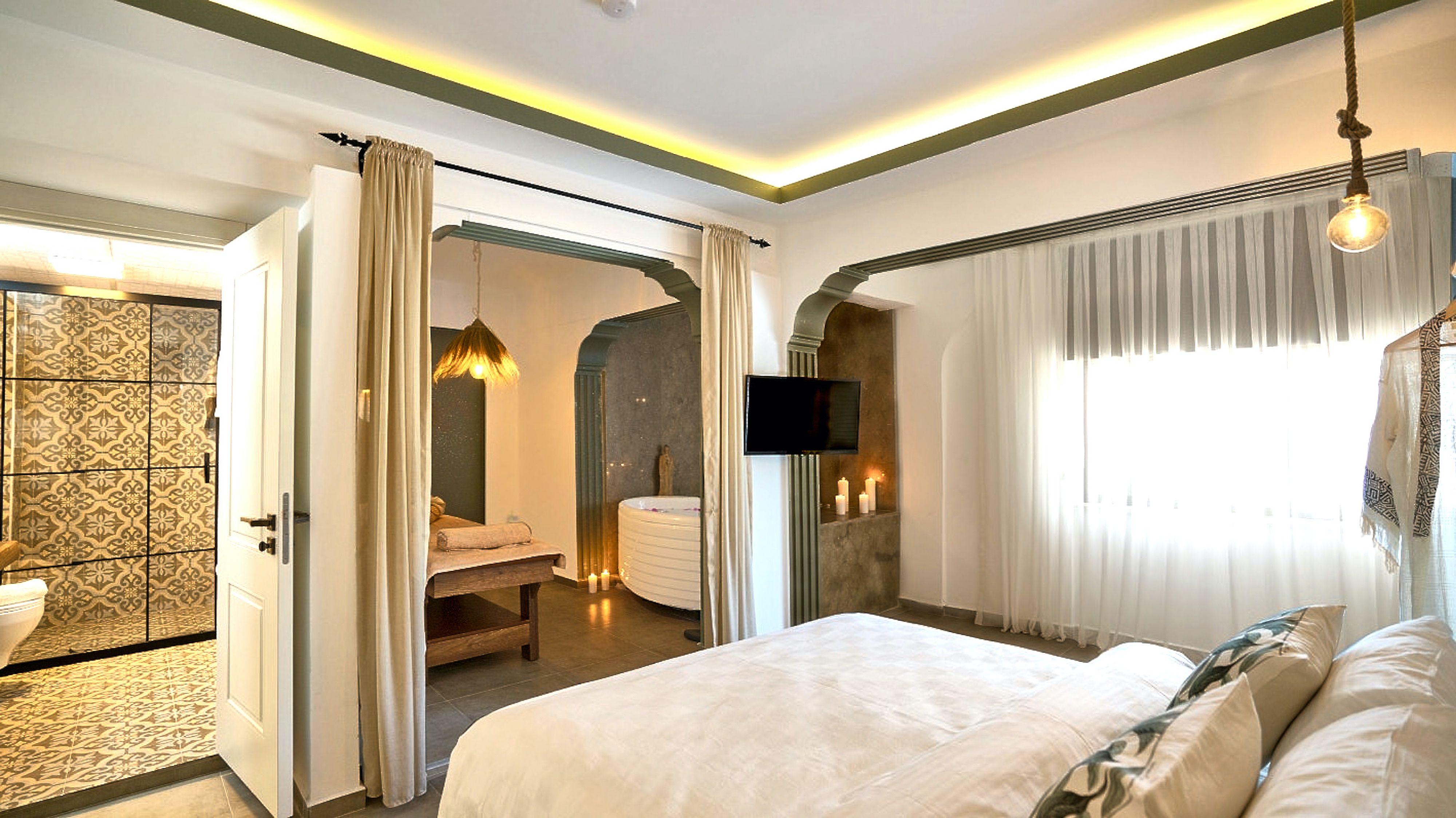 suit with jacuzzi