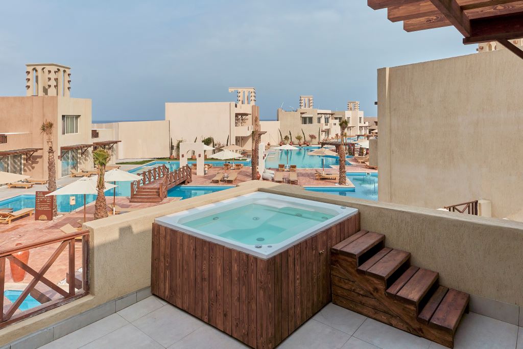 ROOFTOP JACUZZI 
