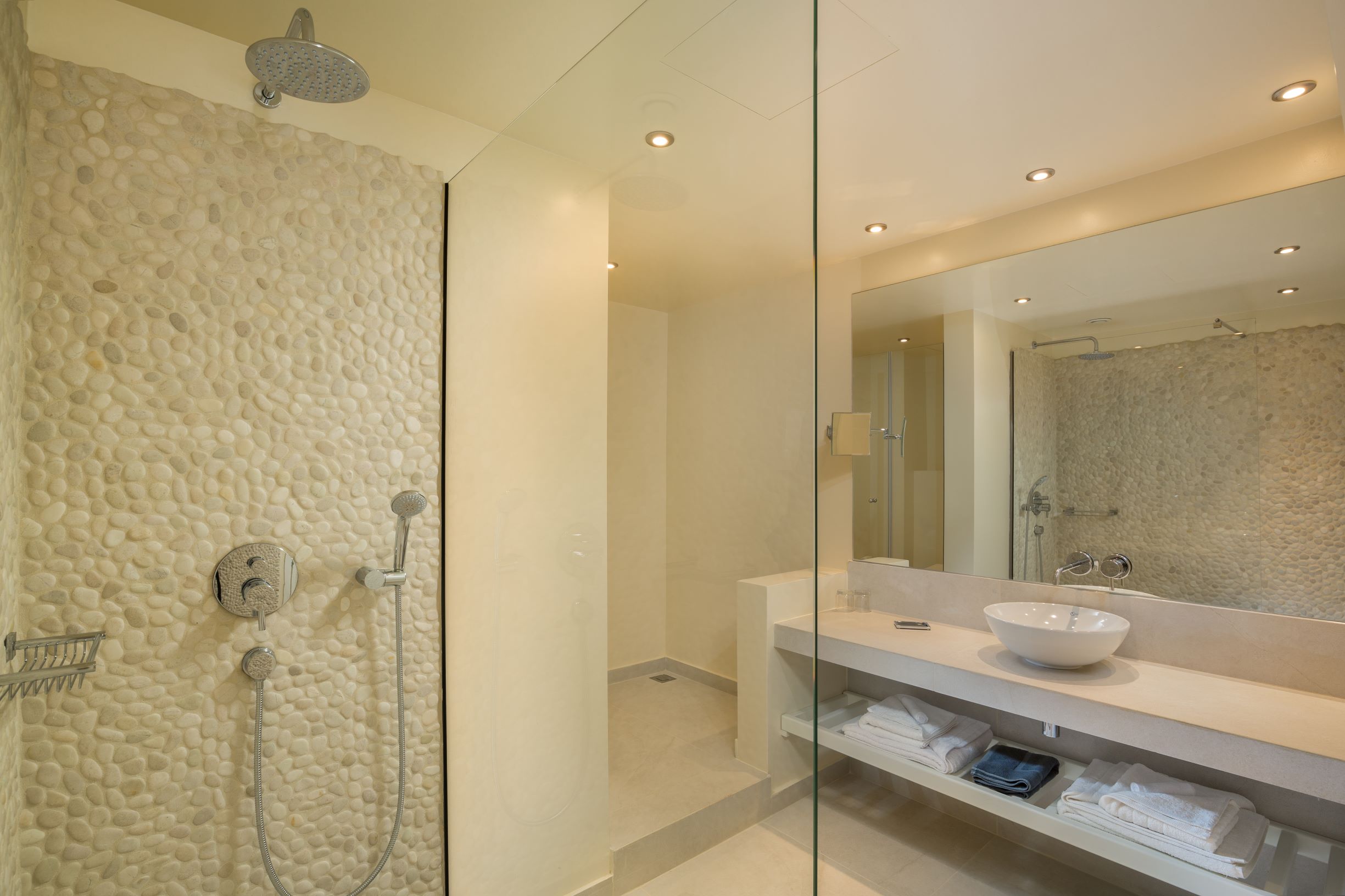 EXECUTIVE SUITE ONE BEDROOM