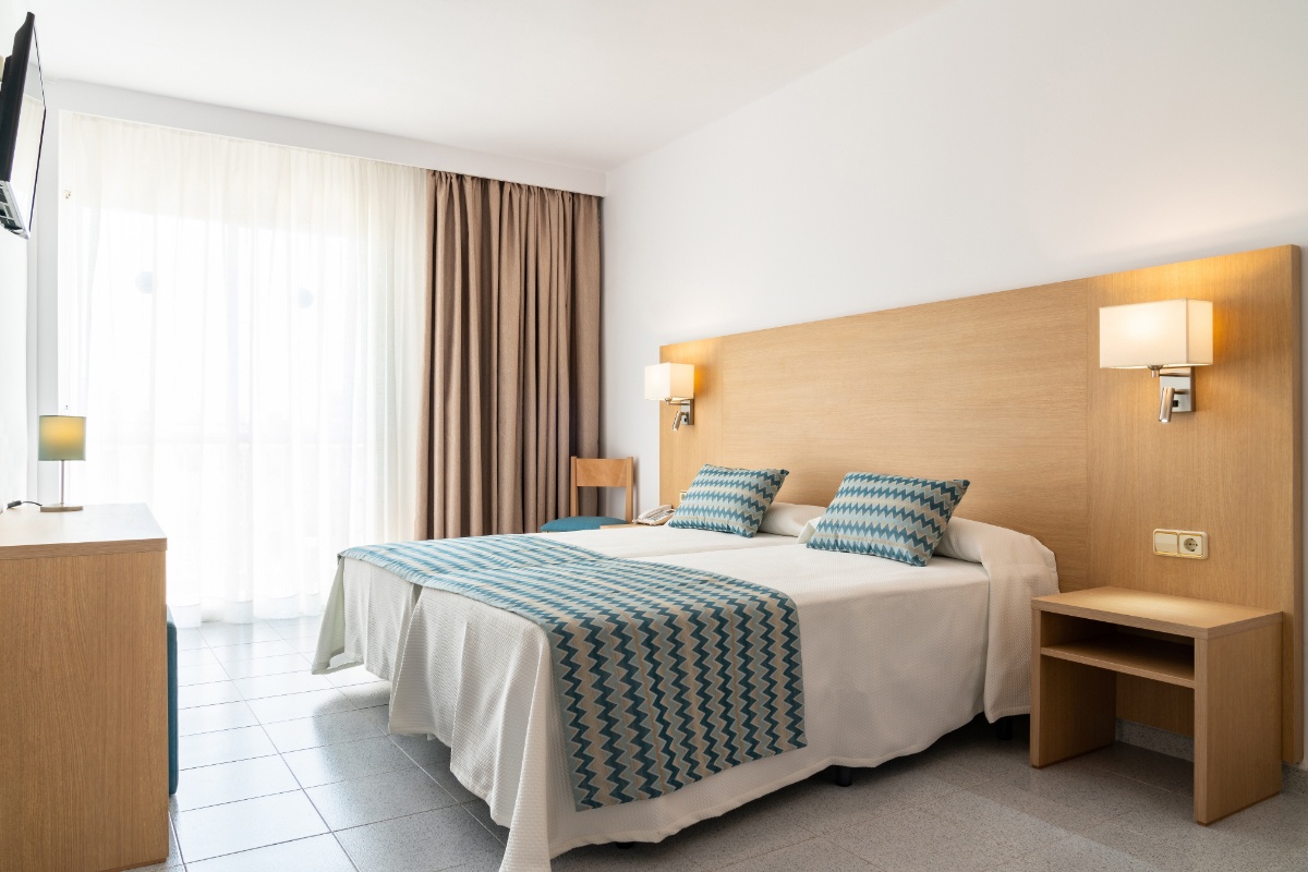 DB - TWIN WITH BALCONY ROOM