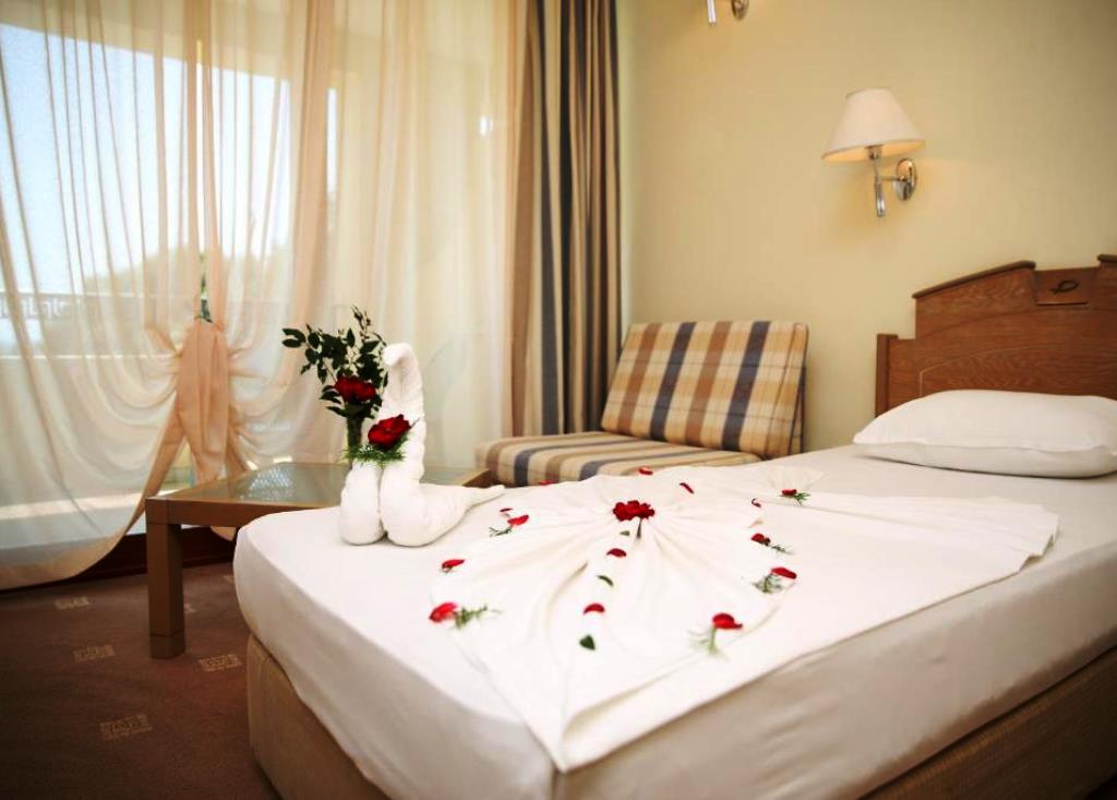 SingleUse Standard Room (LateralSeaView, Balcony or Terrace)