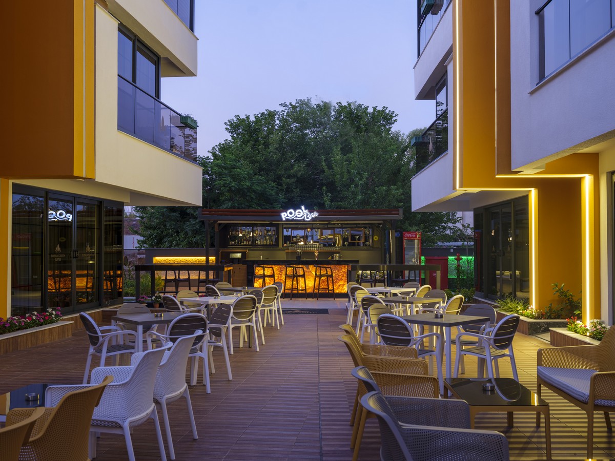 Pool Bar