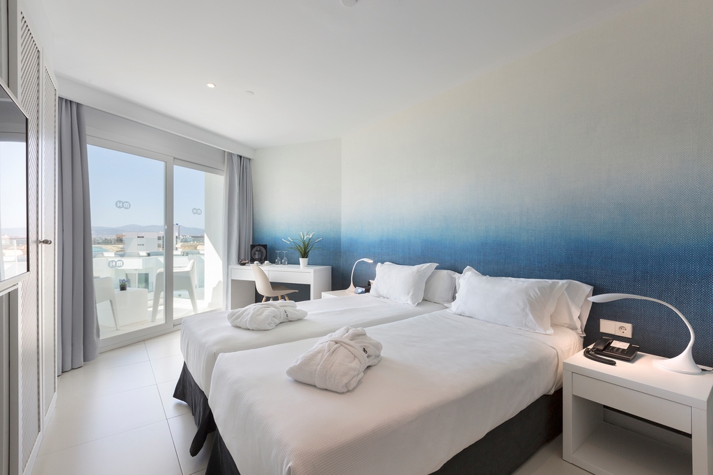 DOUBLE PREMIUM LATERAL SEA VIEW BALCONY 
