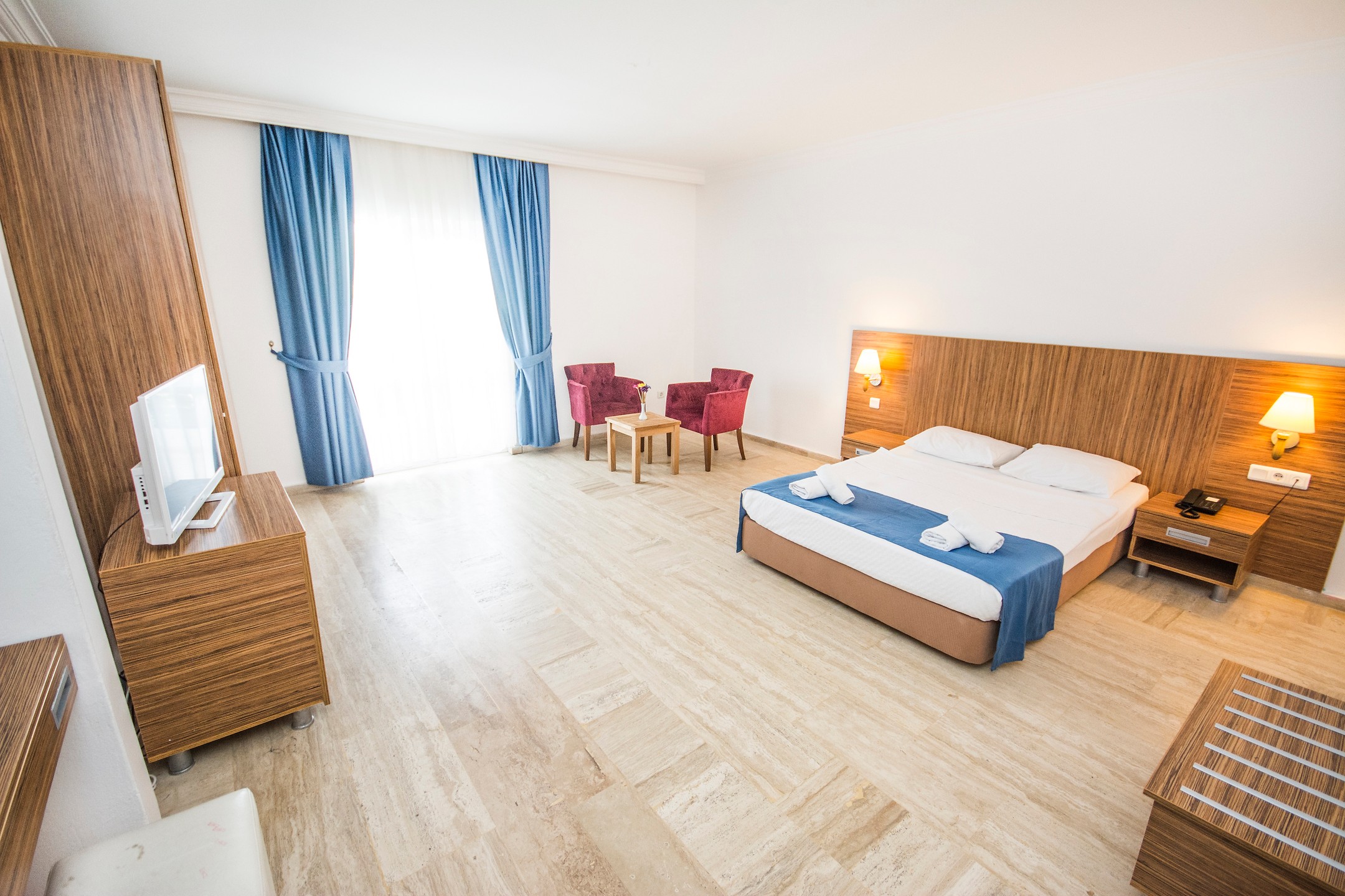 FAMILY 2 ROOMS BALCONY OR TERRACE