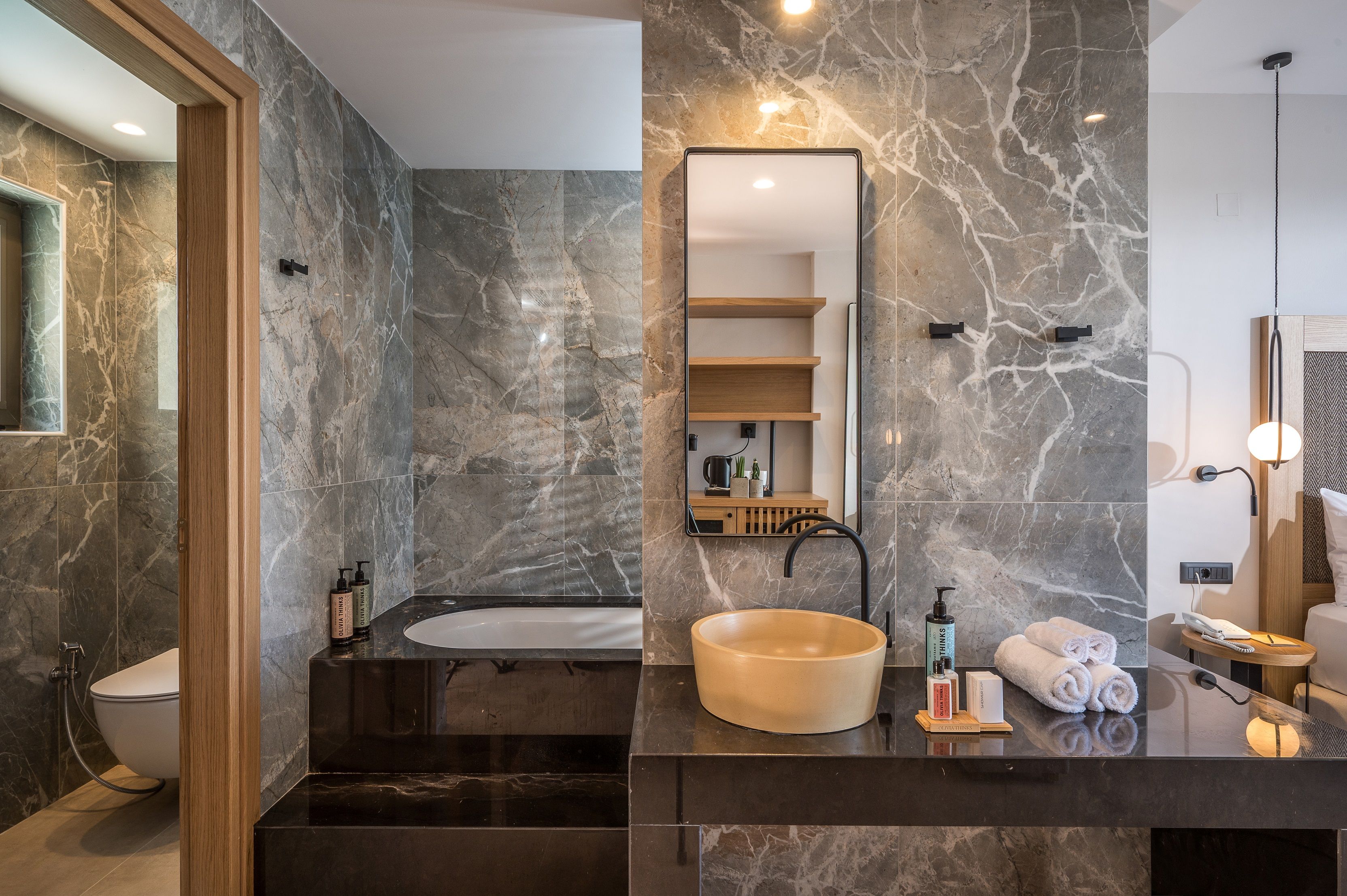 SUITE WITH HOT TUB