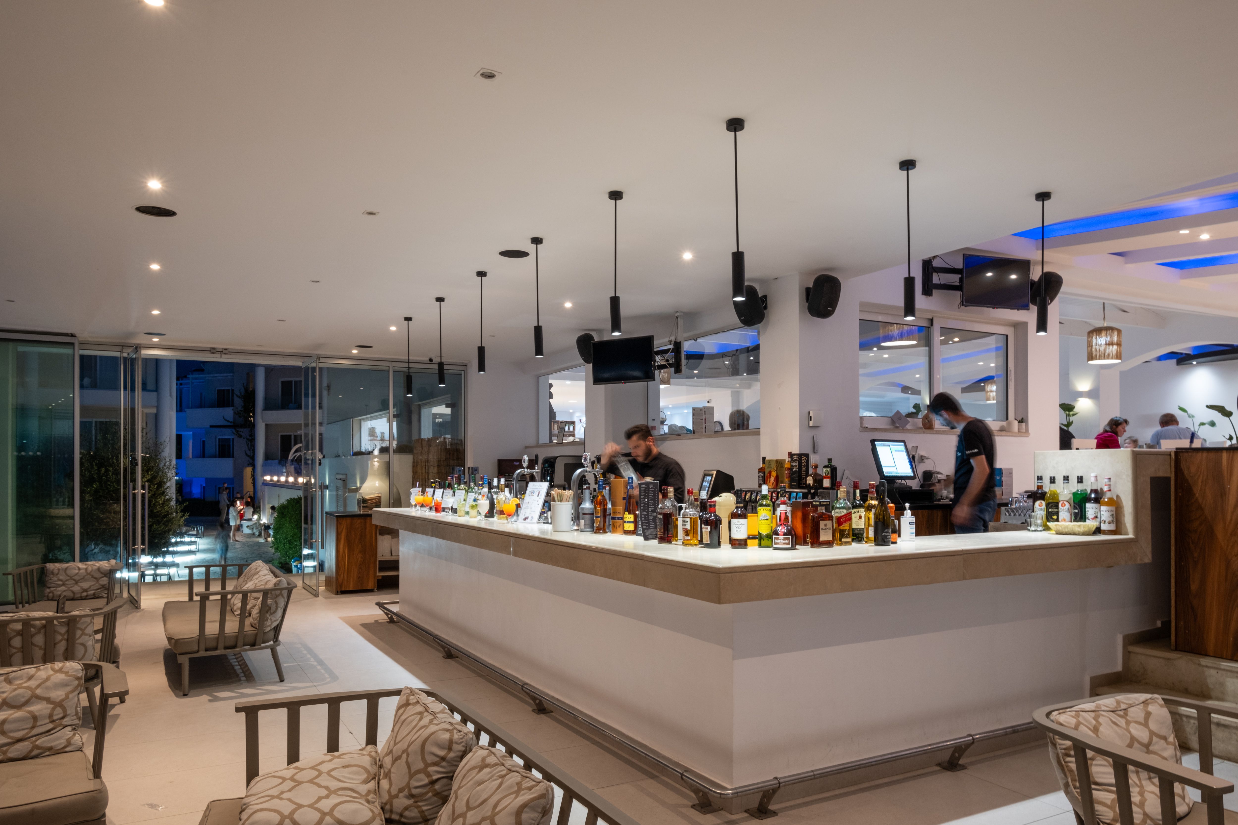 MAIN BAR 