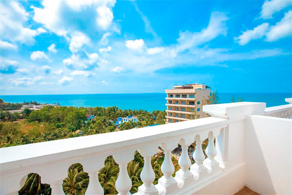 SUITE OCEAN VIEW WITH WINDOW