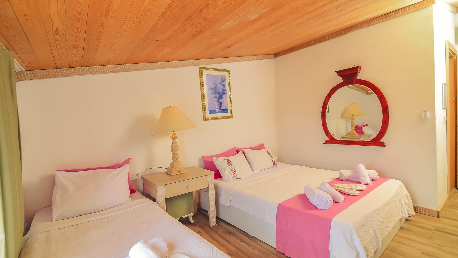 Comfort Oda, Dağ veya Havuz Manzaralı, Balkonlu
