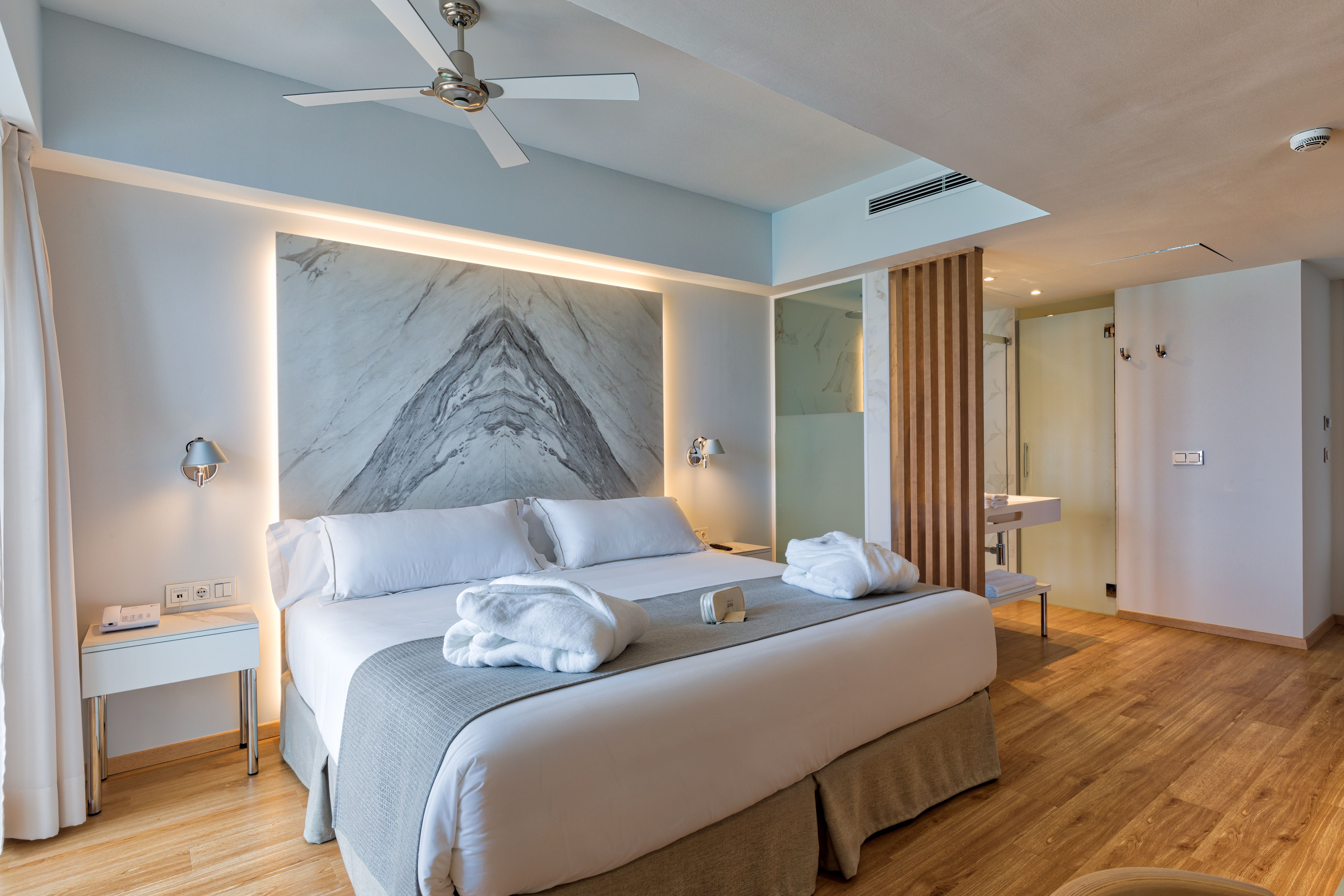 DOUBLE ROOM FRONT SEA VIEW WITH BALCONY OR TERRACE