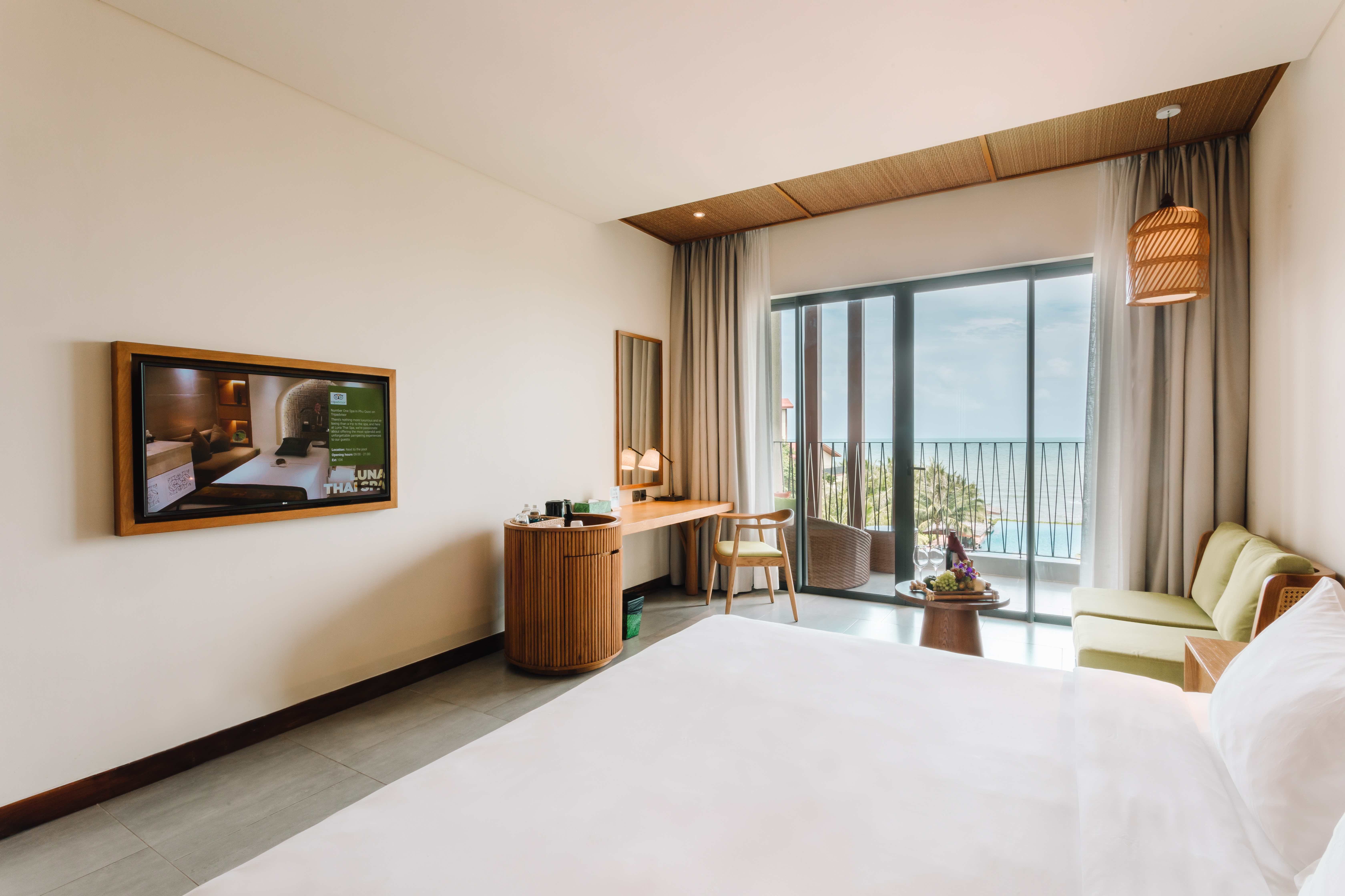 DELUXE OCEAN VIEW WITH BALCONY