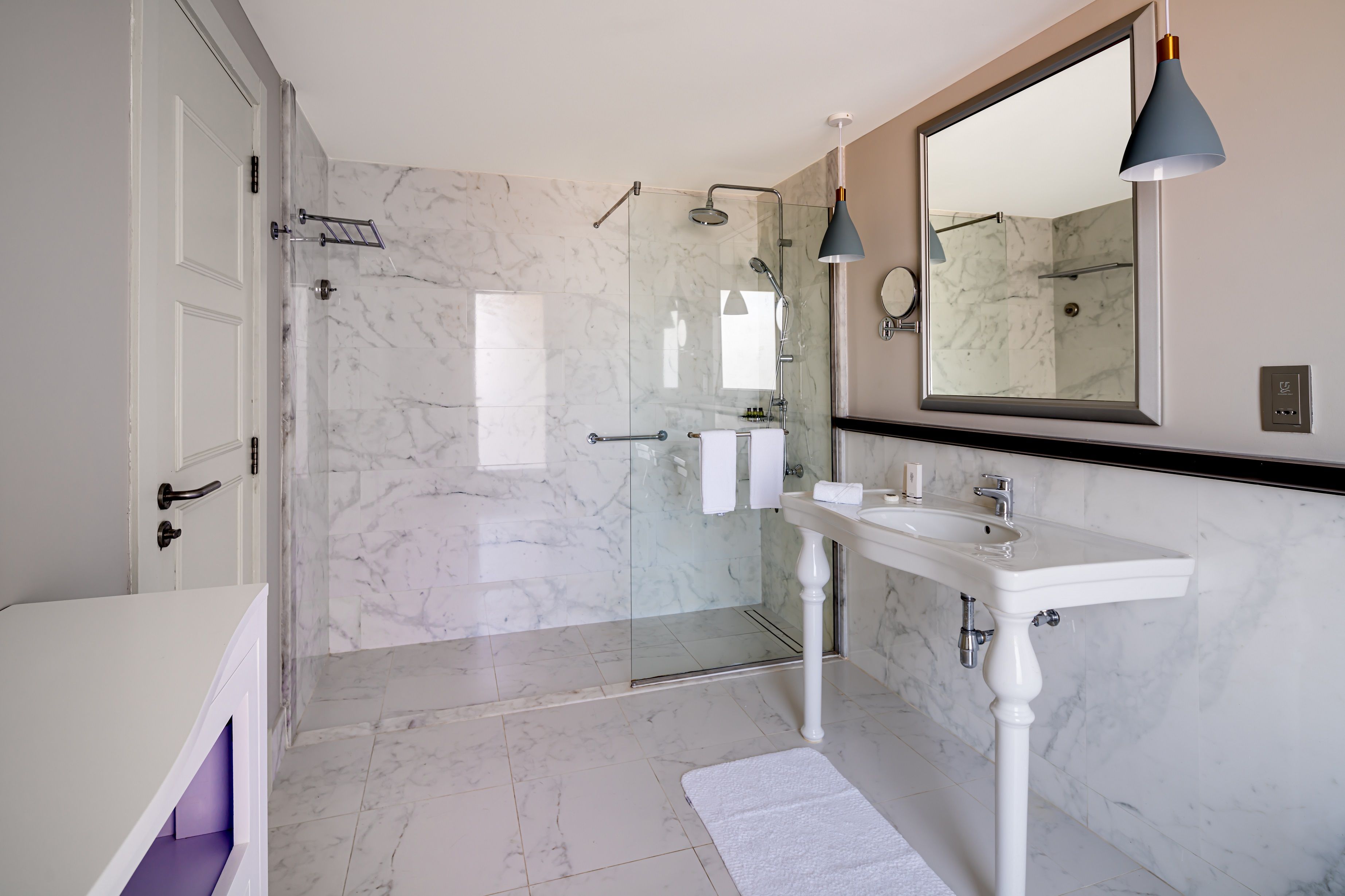 Interconnecting Family Suite with Sea or Pool View