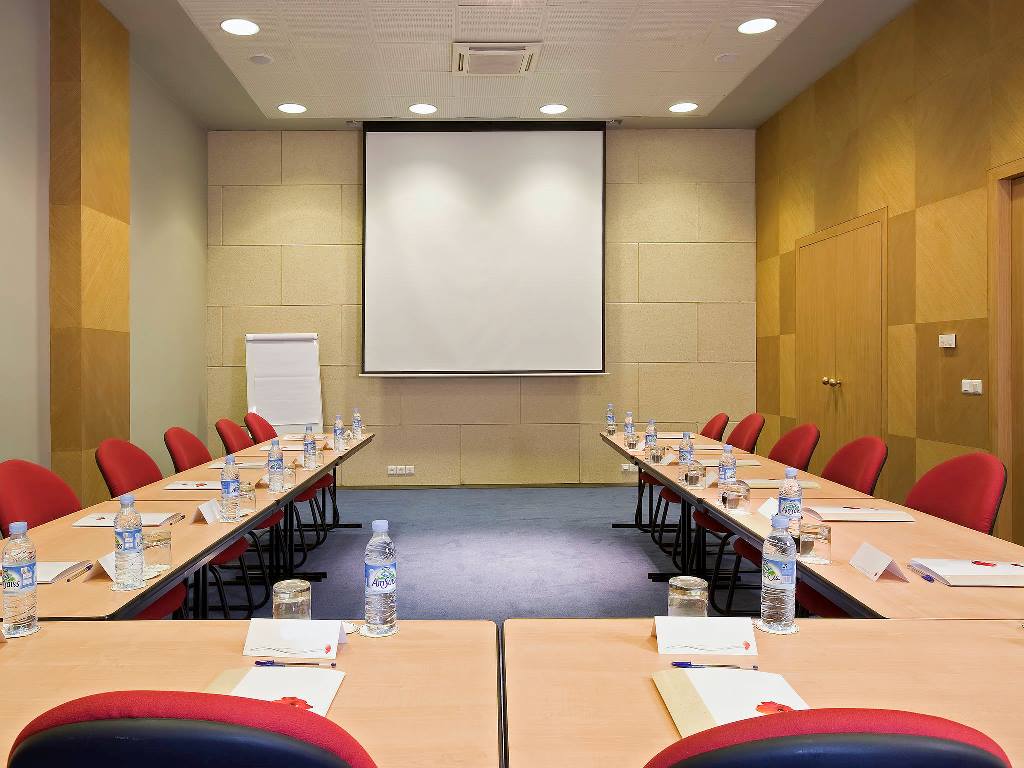 MICE (servicii de organizare de întâlniri, conferințe, alte evenimente)