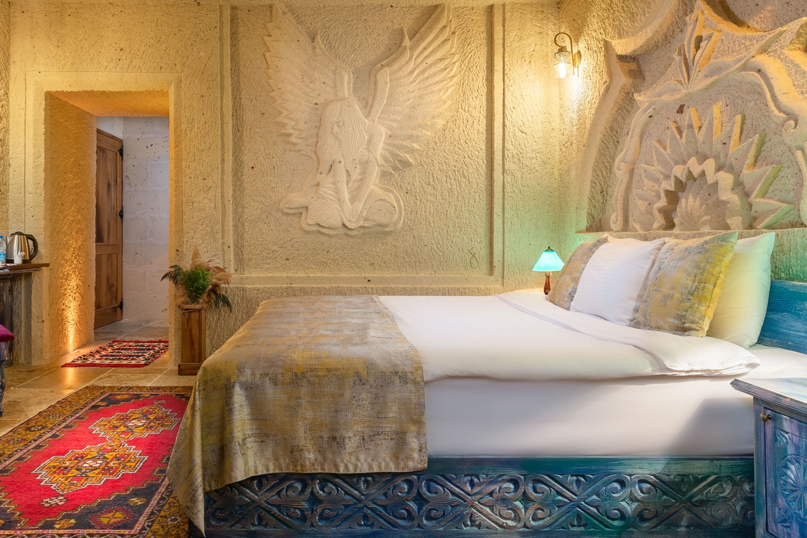 DELUXE STONE ROOM
