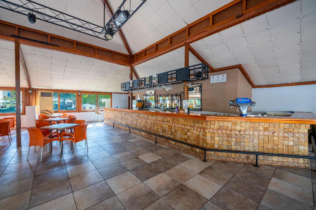 POOL BAR