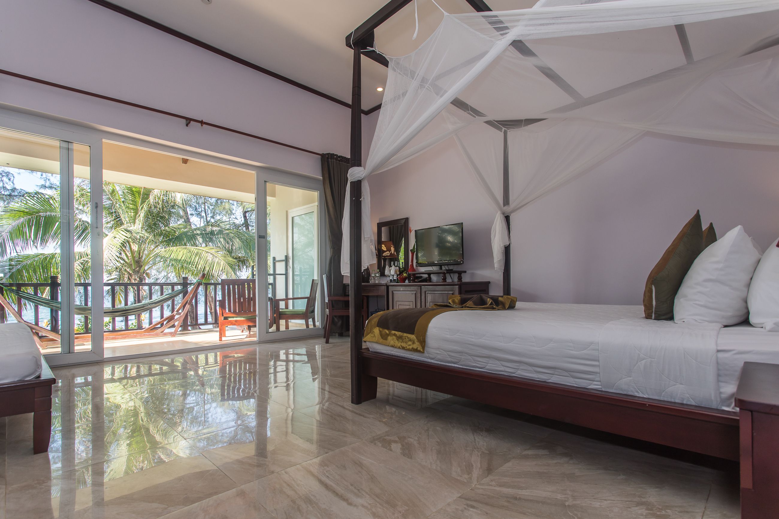 VILLA BEACHFRONT